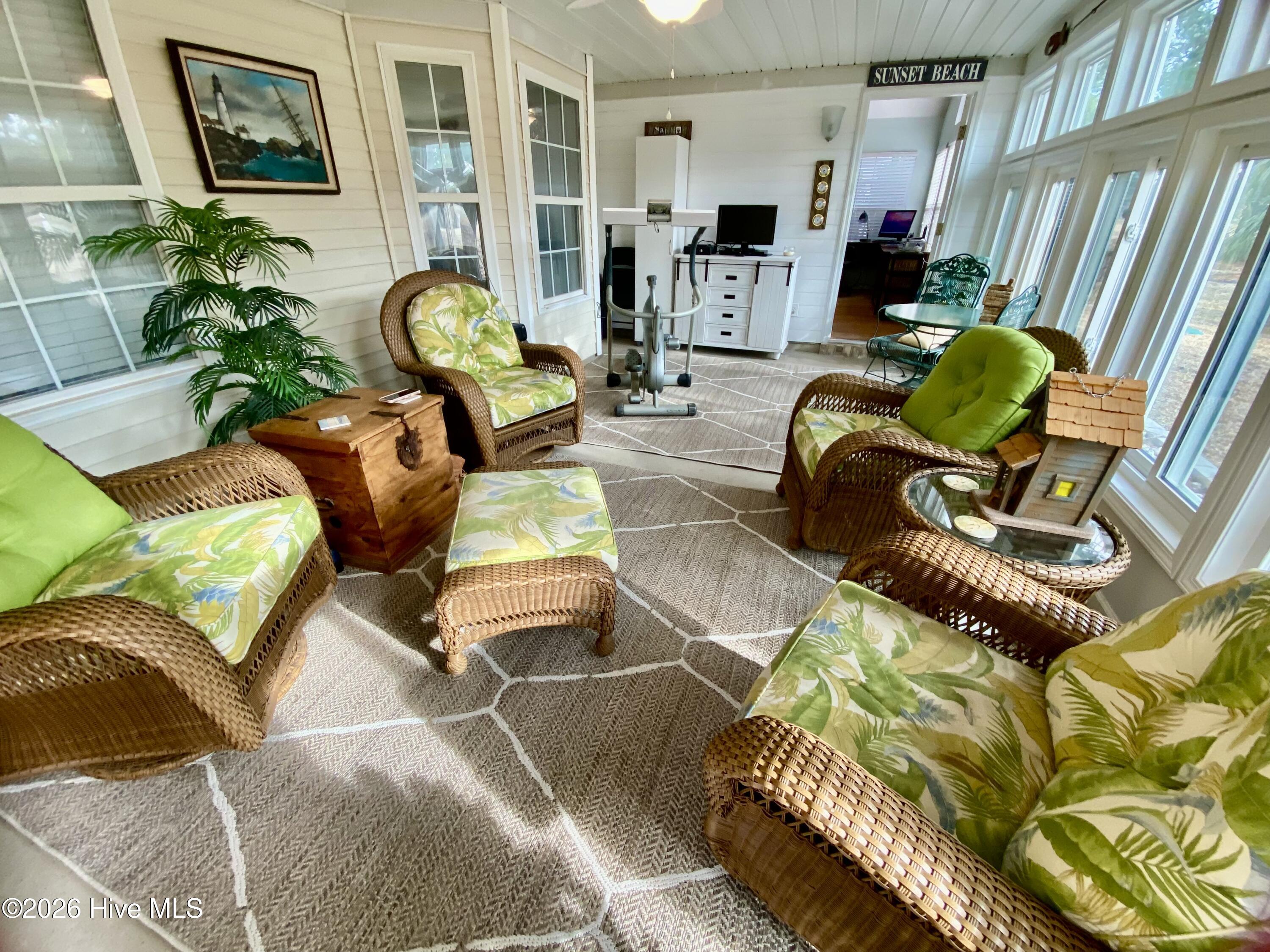 100555896 | Photo 51