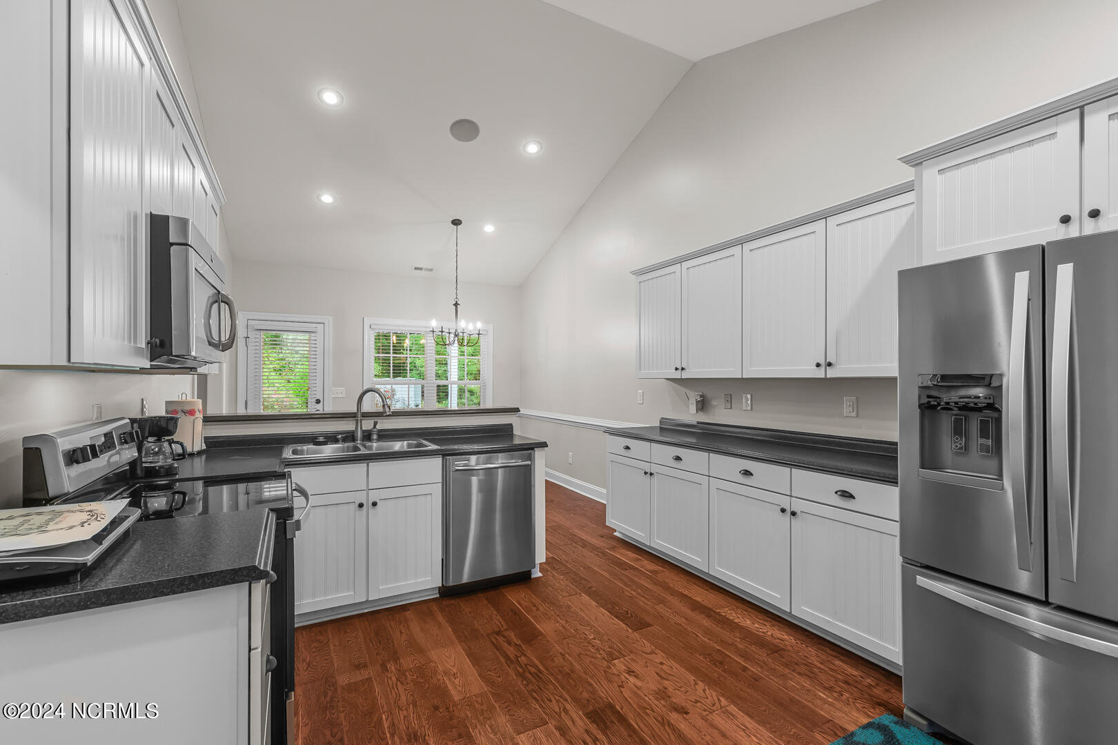 100543742 | Photo 18