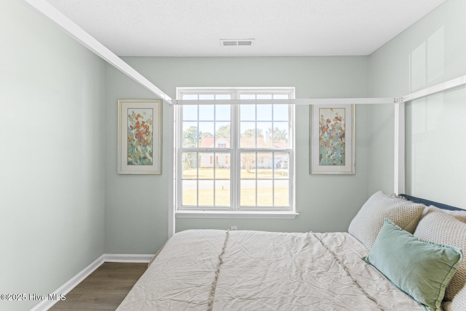 100542104 | Photo 18