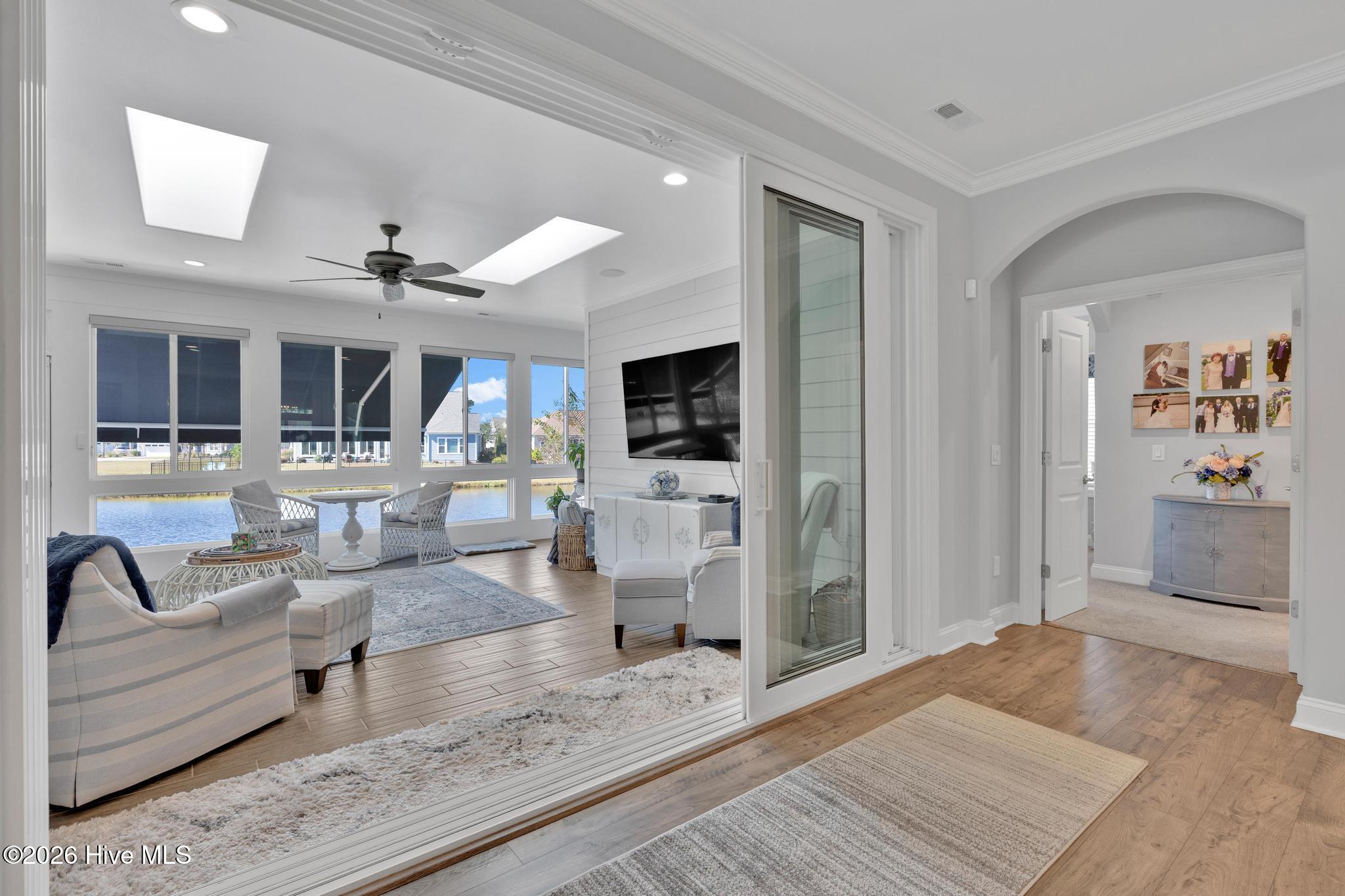 100549204 | Photo 32