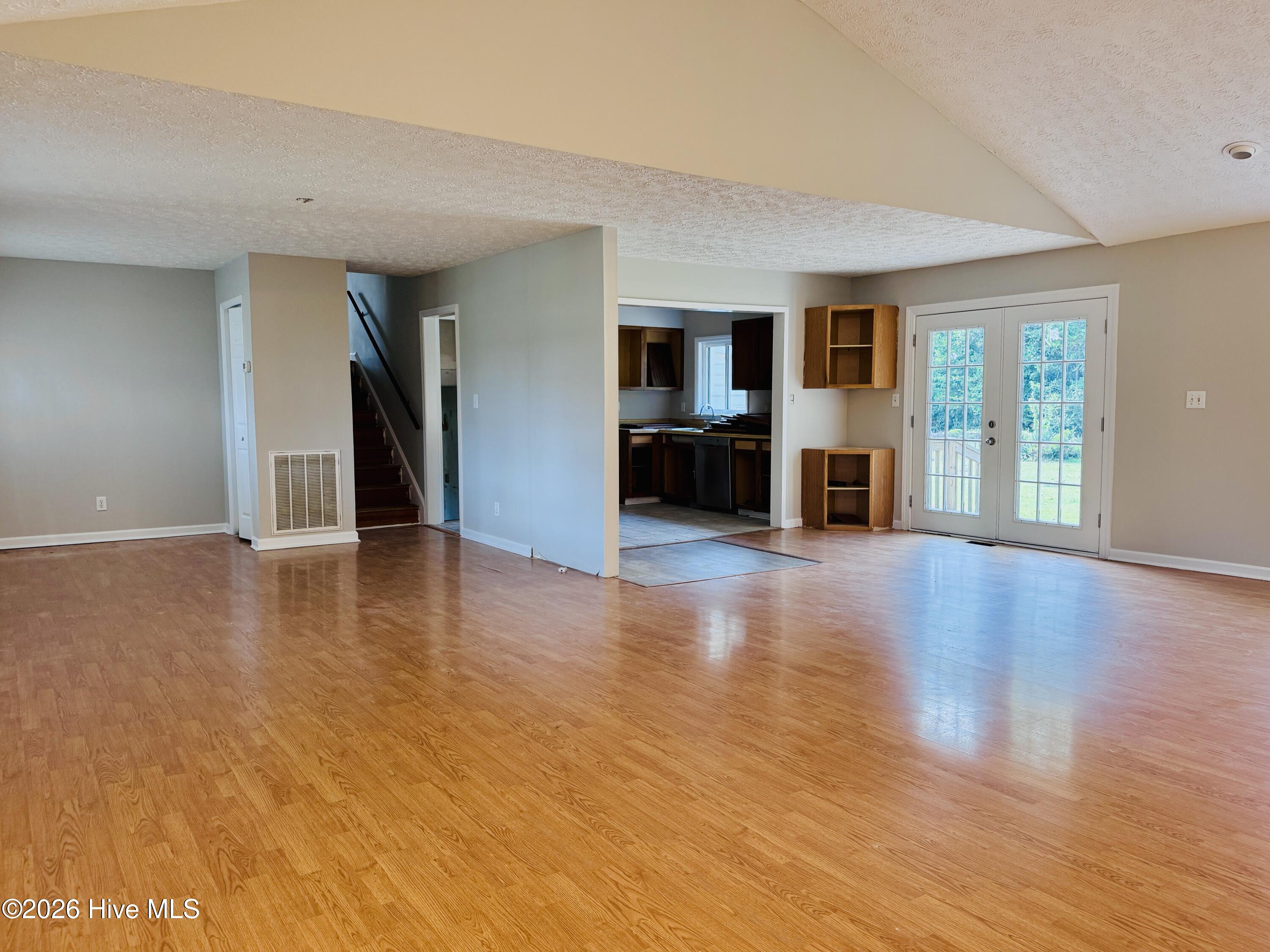 2831 Easy Street,Newport