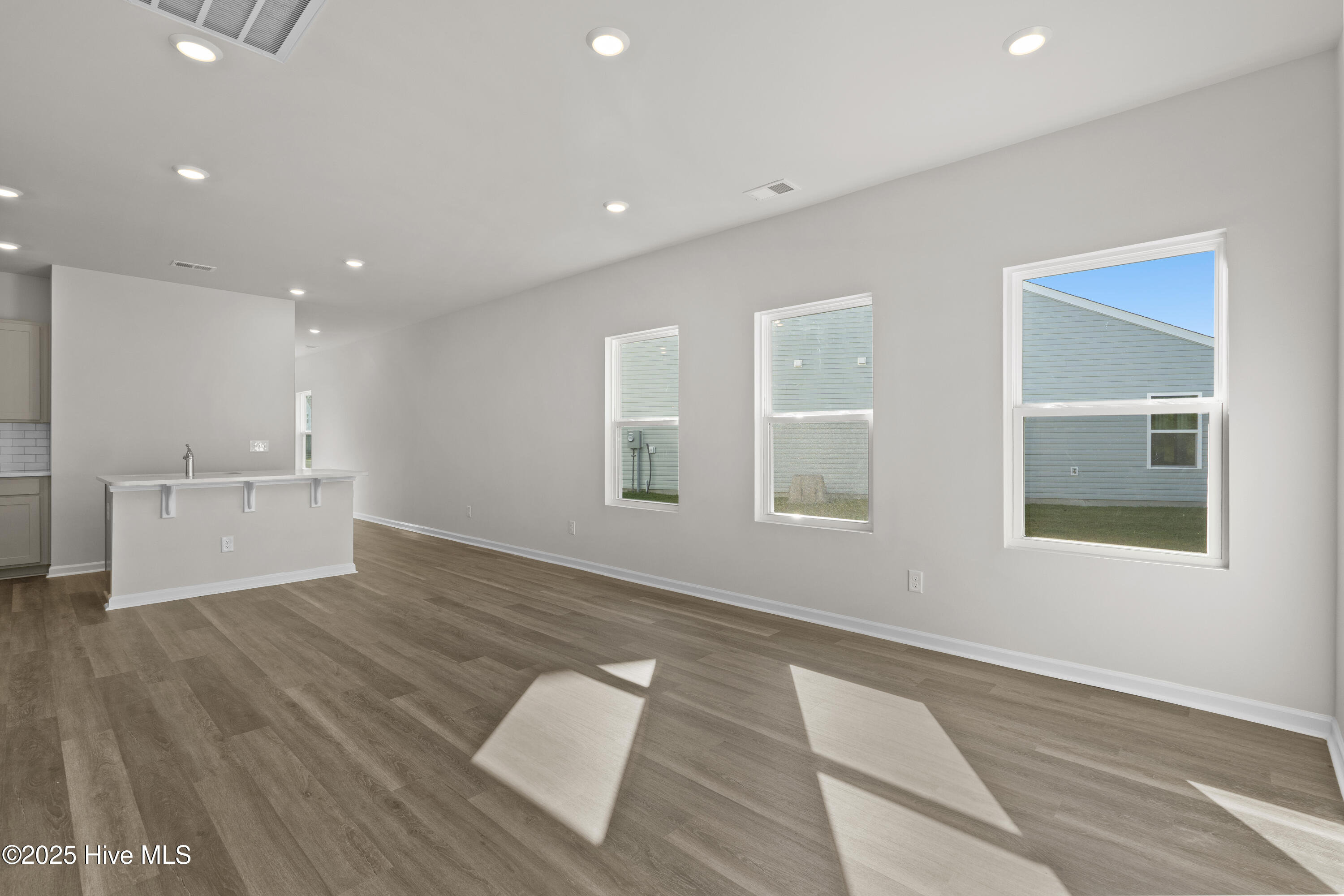 100536567 | Photo 12