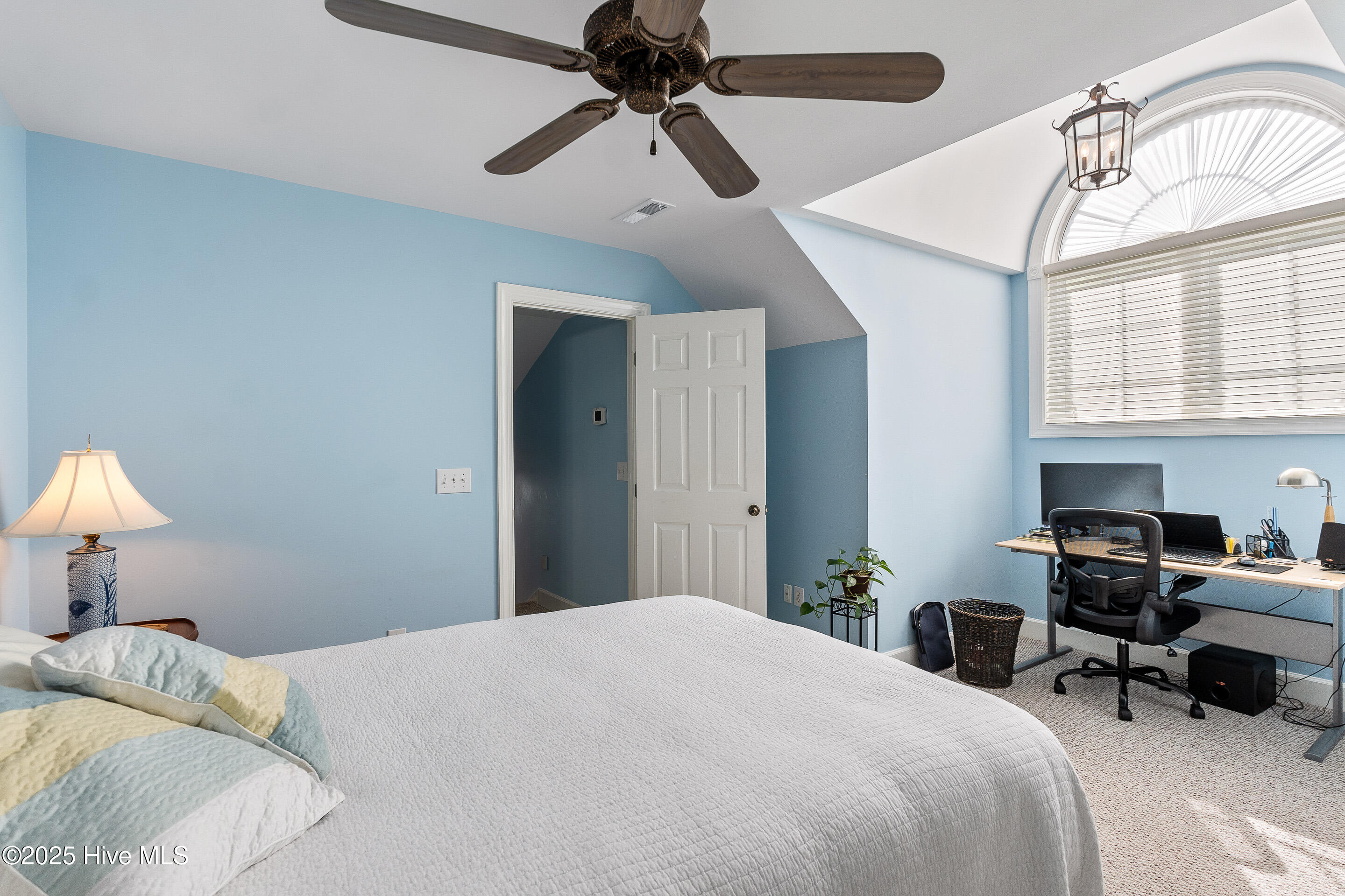 100549732 | Photo 30