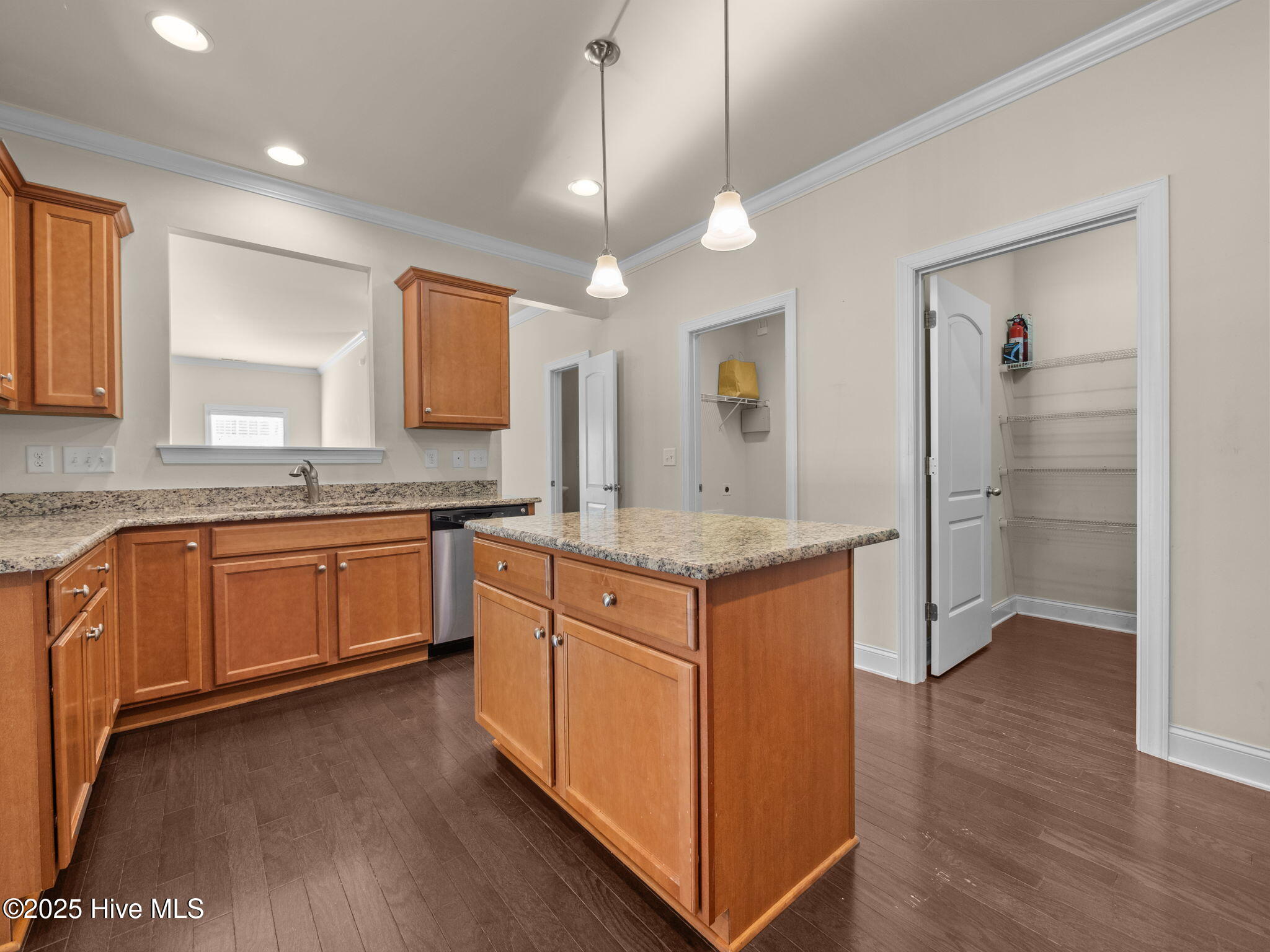 100545403 | Photo 15