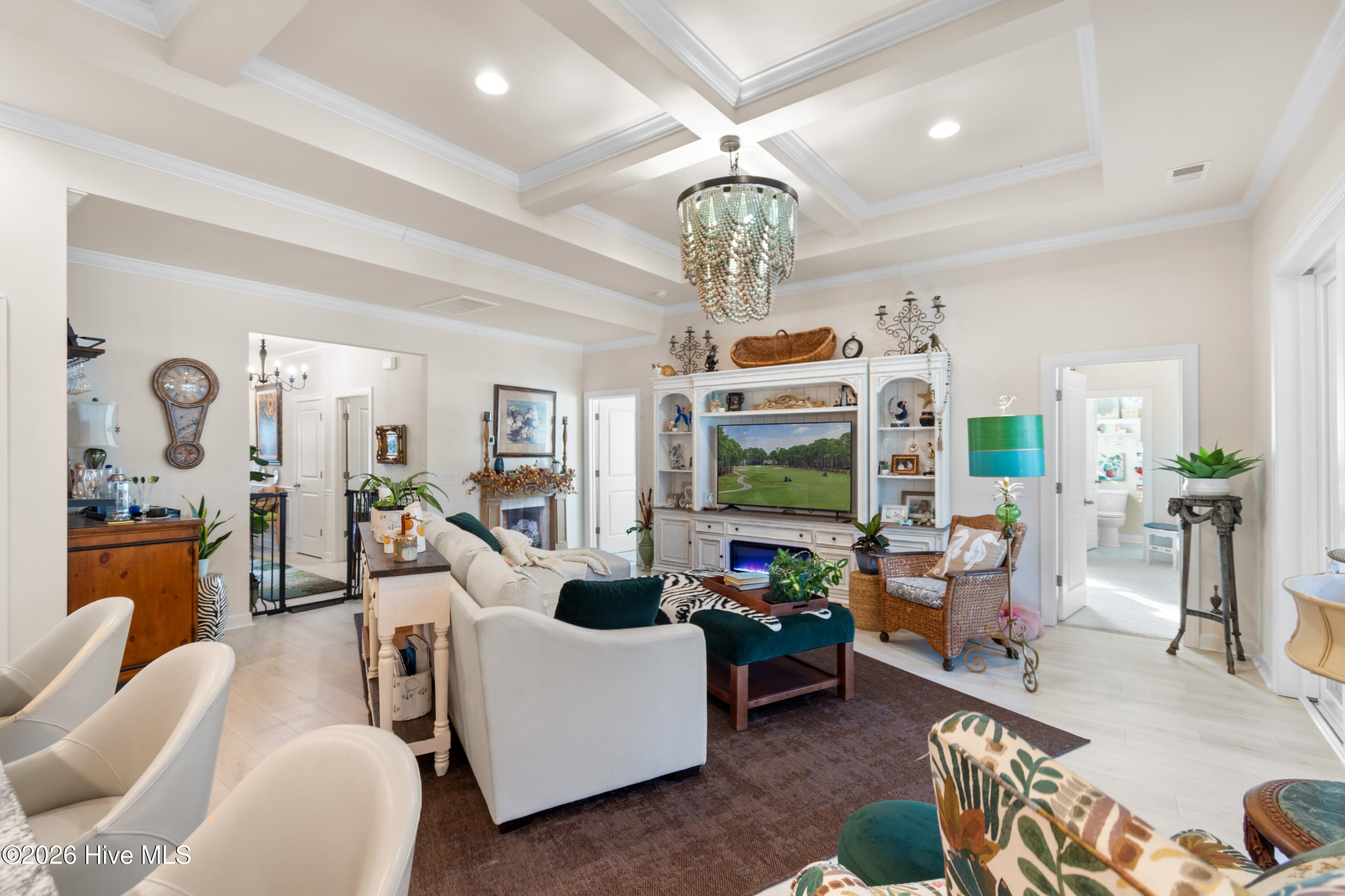 100561592 | Photo 13