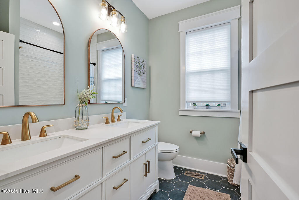 100521530 | Photo 22