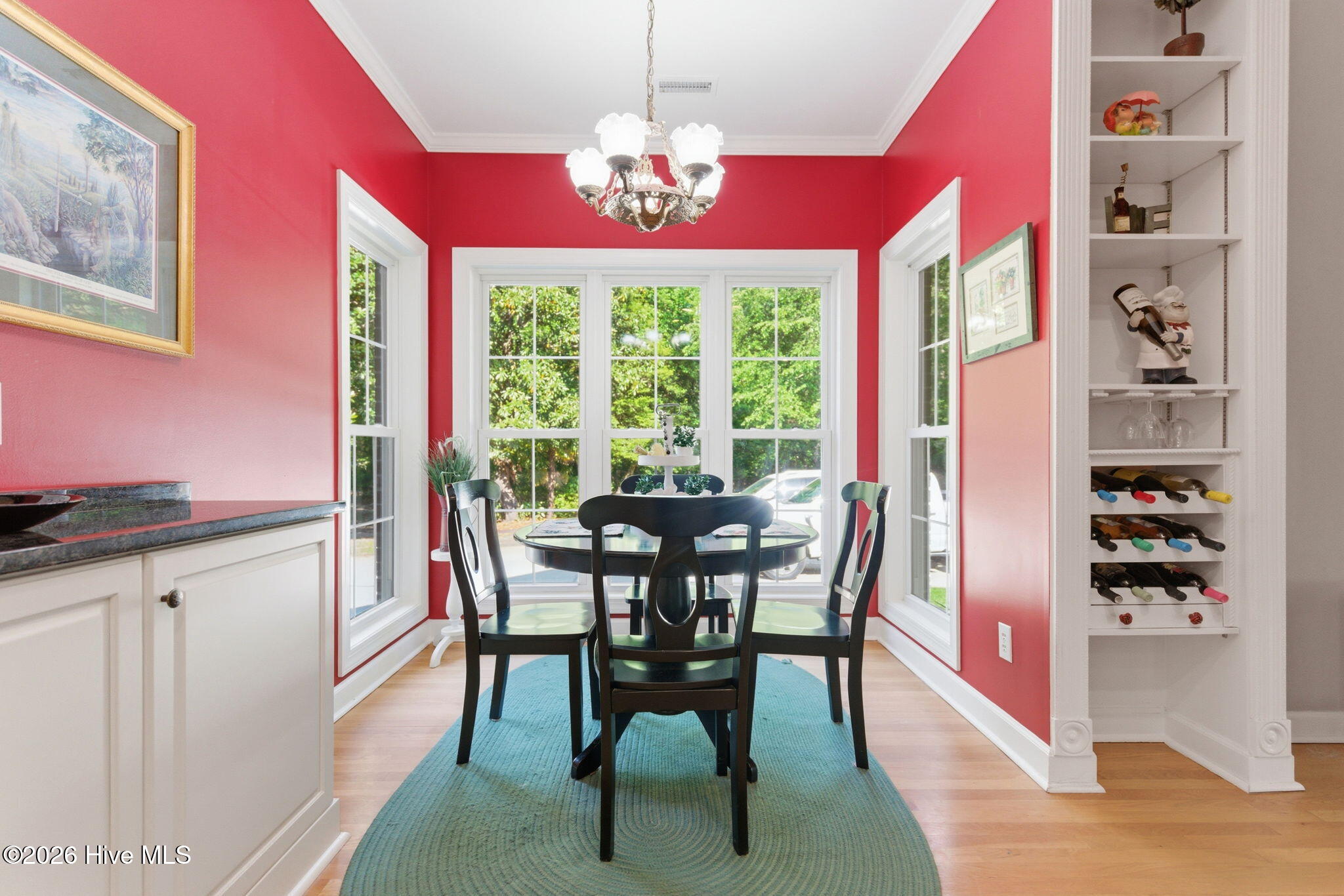 100570615 | Photo 23