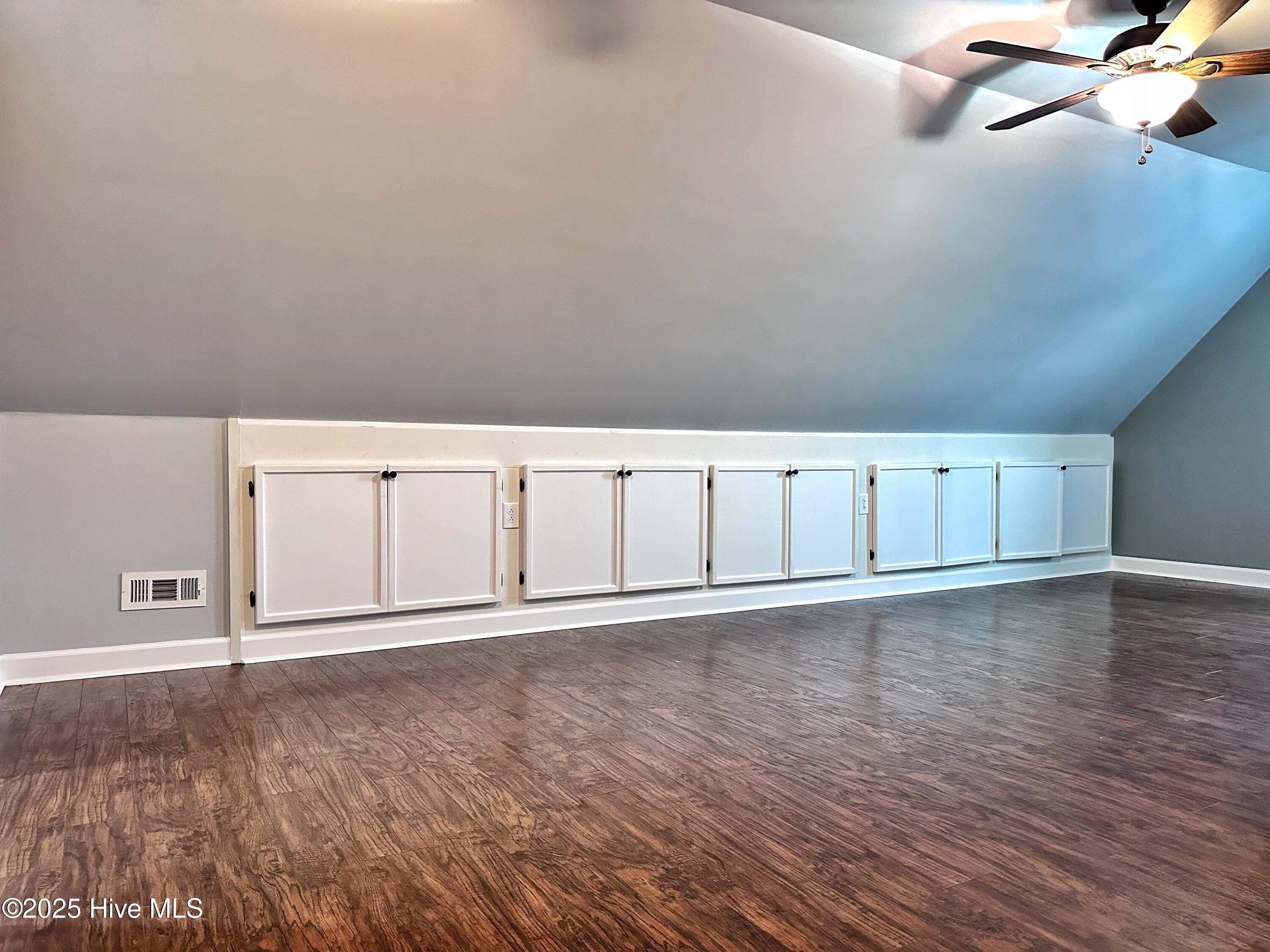 100534428 | Photo 20