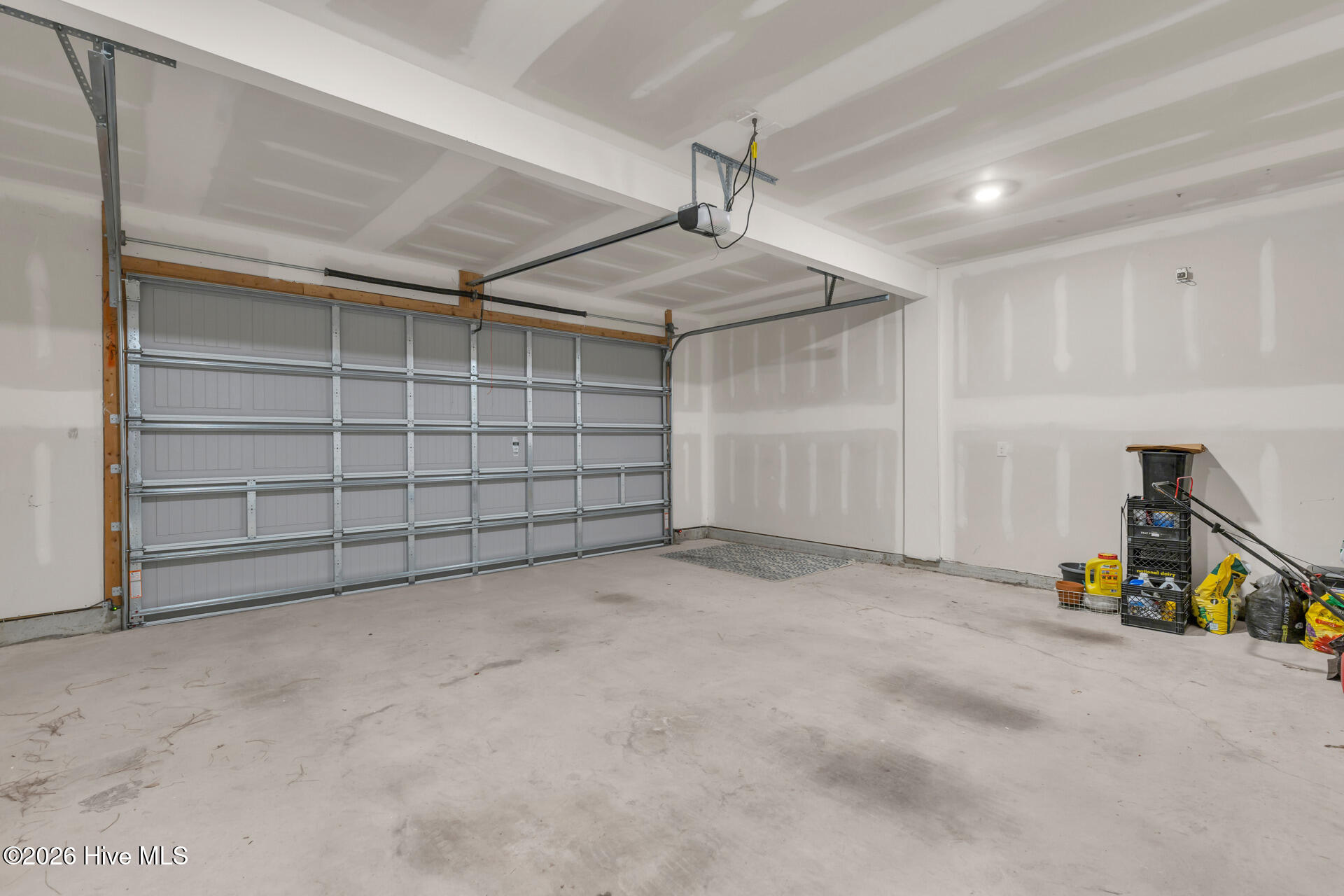 100549355 | Photo 33