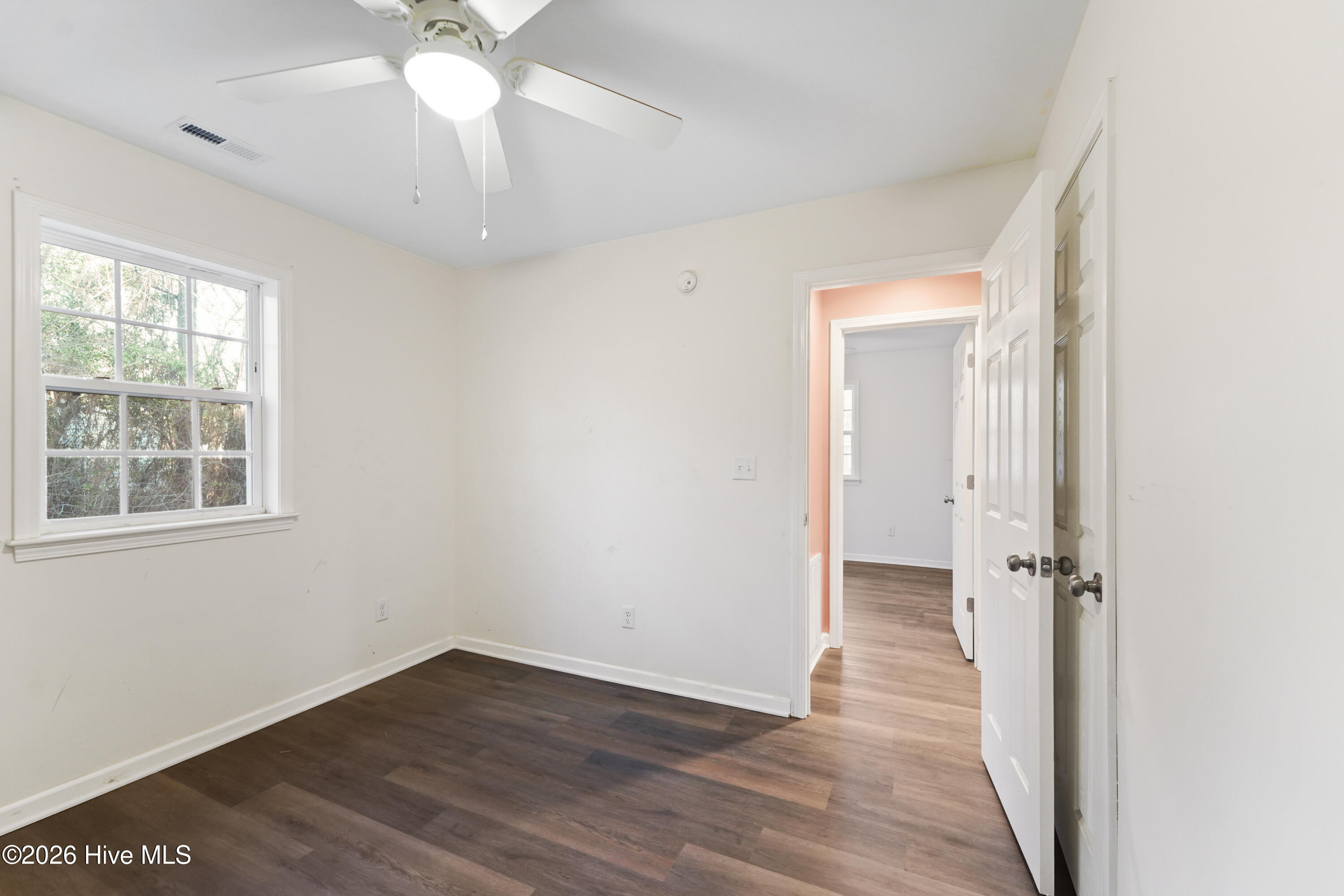 100548487 | Photo 51