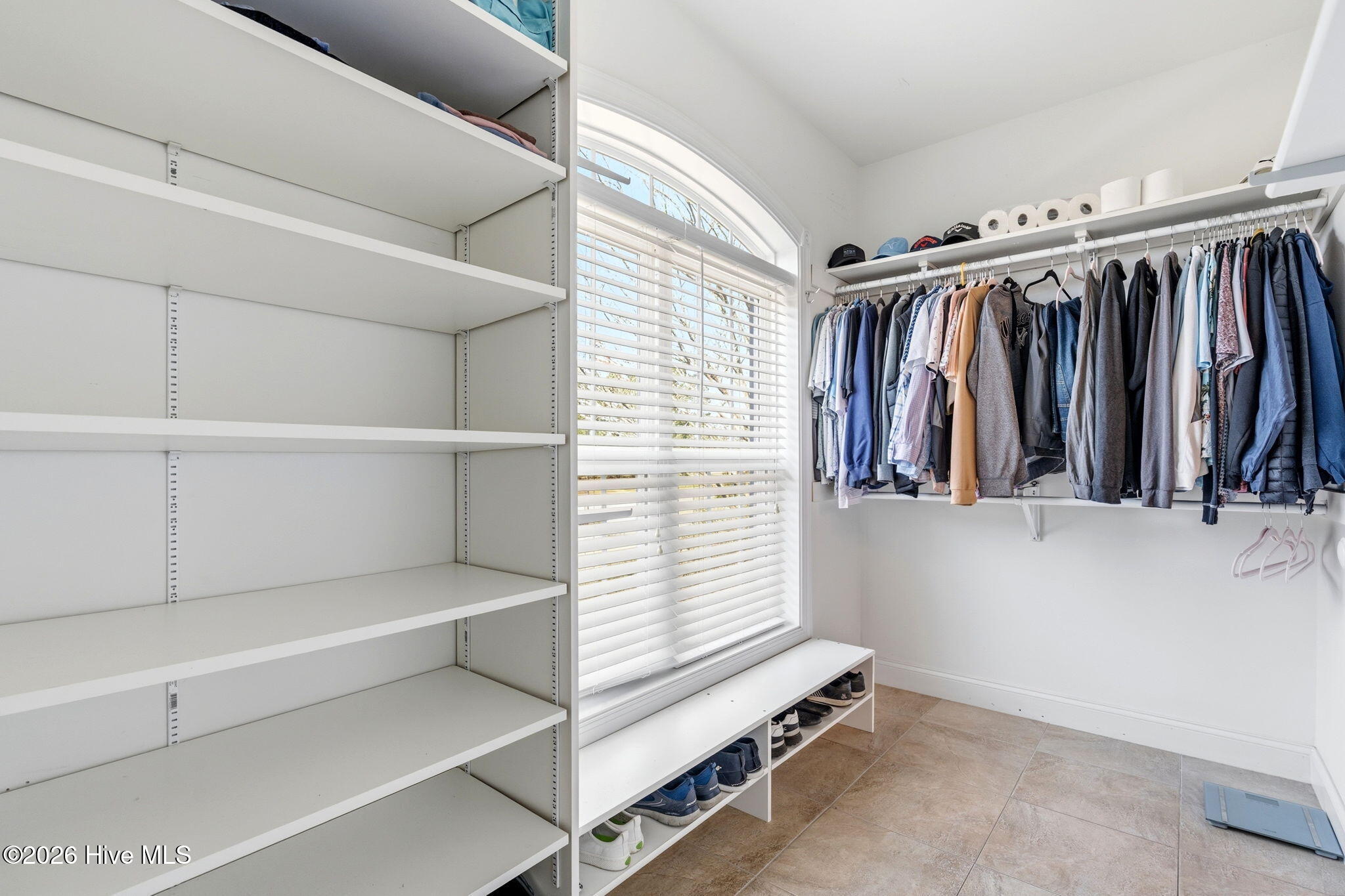 100560327 | Photo 20