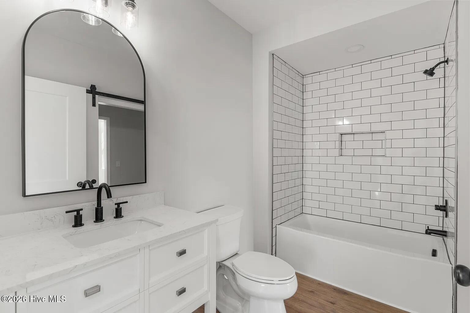 100569106 | Photo 17