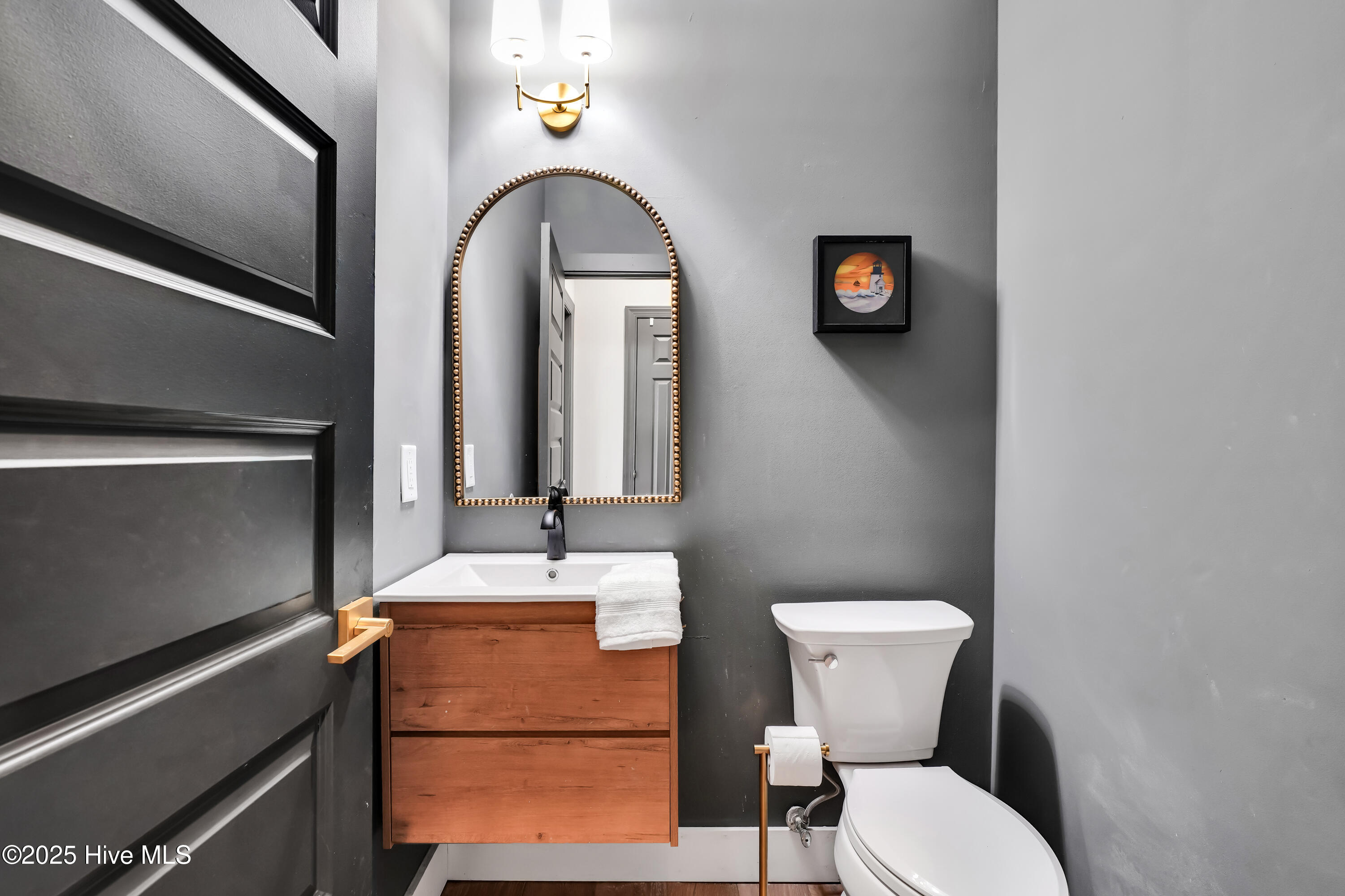 100557608 | Photo 23