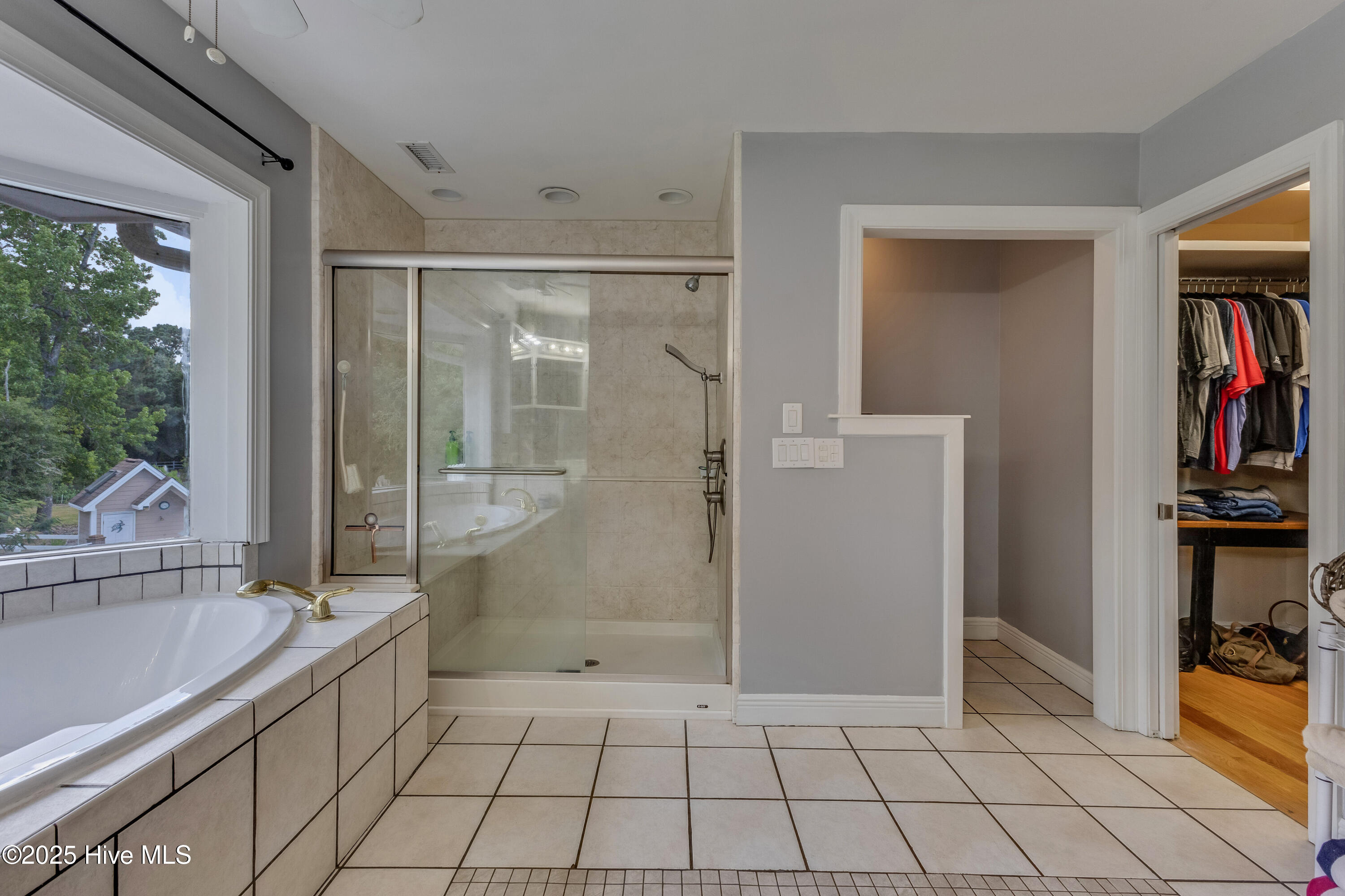 100562127 | Photo 29