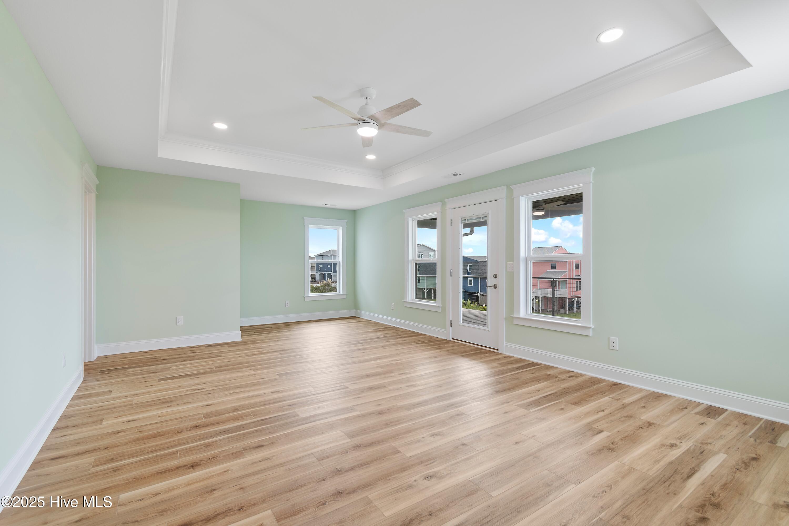 100549252 | Photo 36