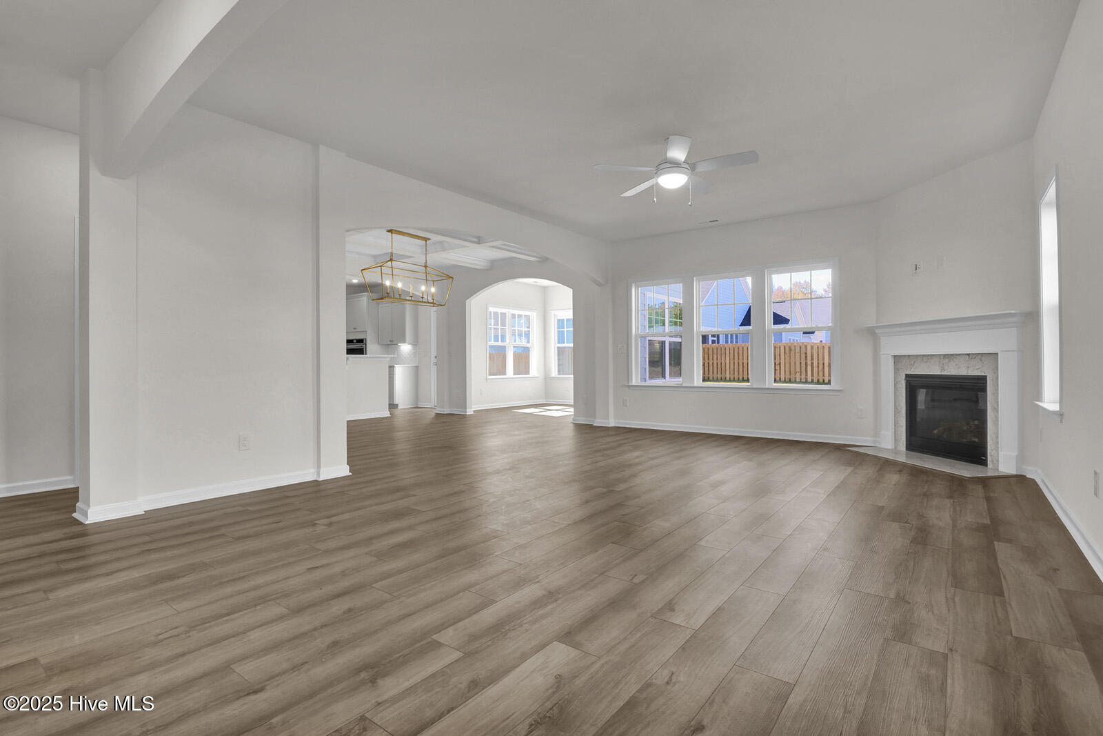 100559262 | Photo 11