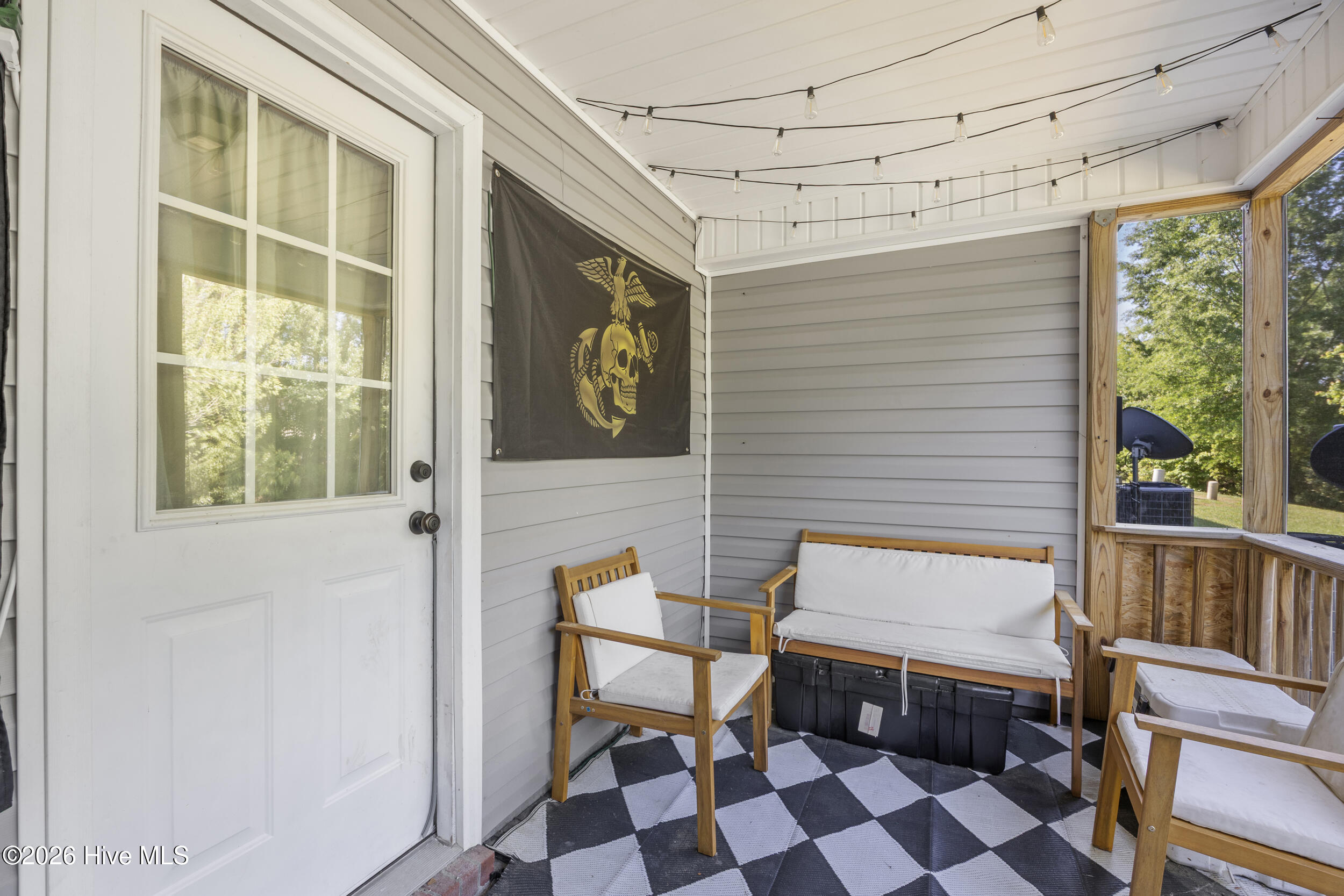 100570282 | Photo 20