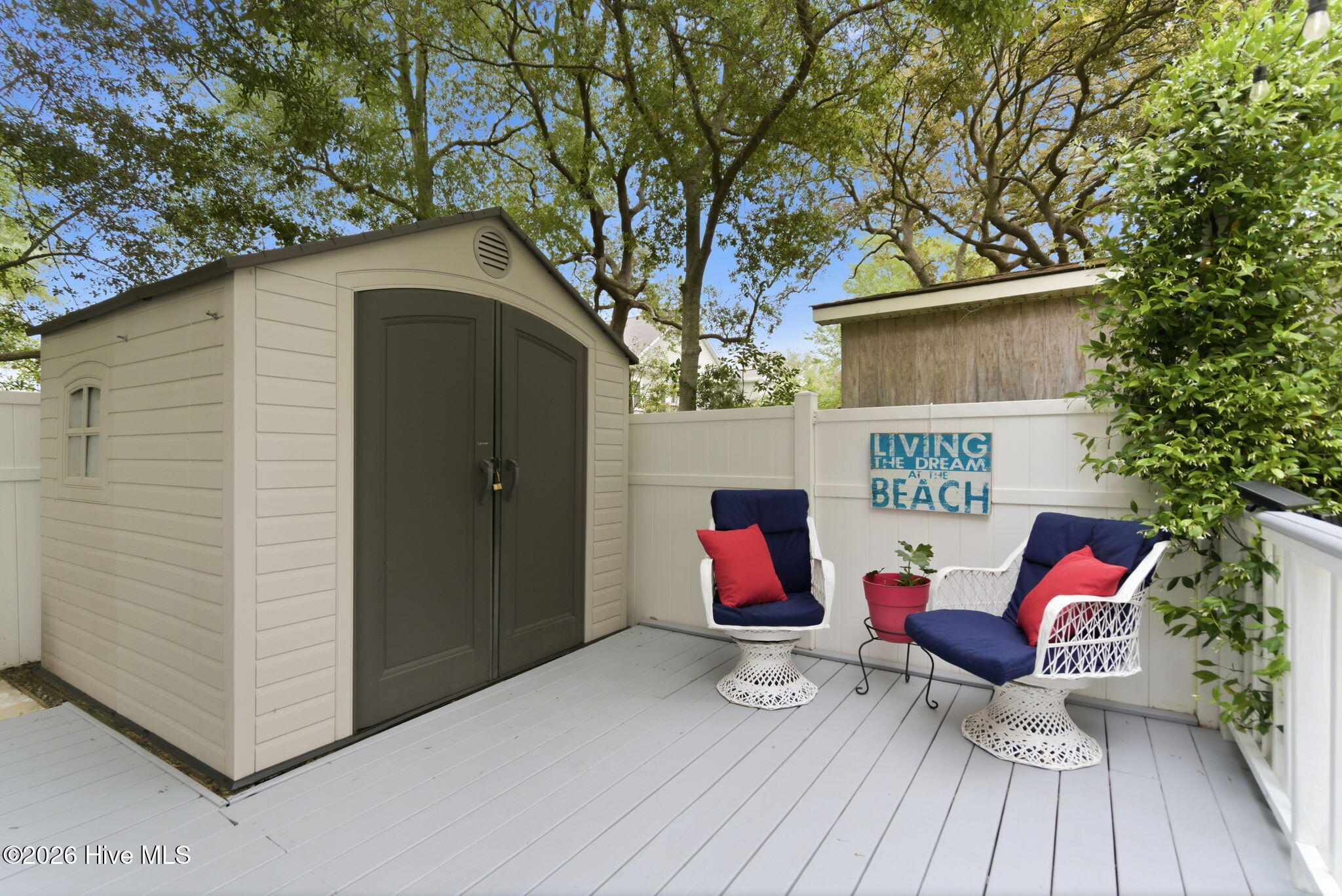 100570095 | Photo 30