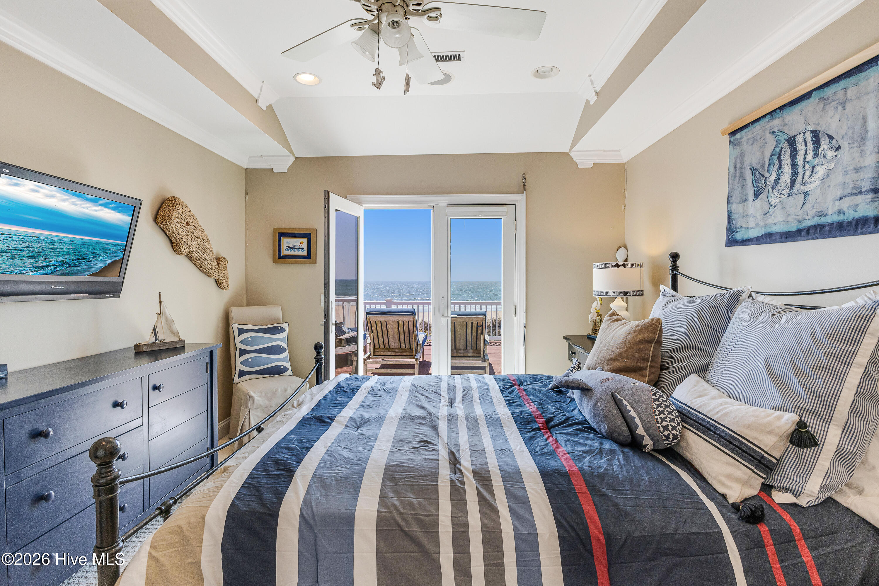 100567897 | Photo 40