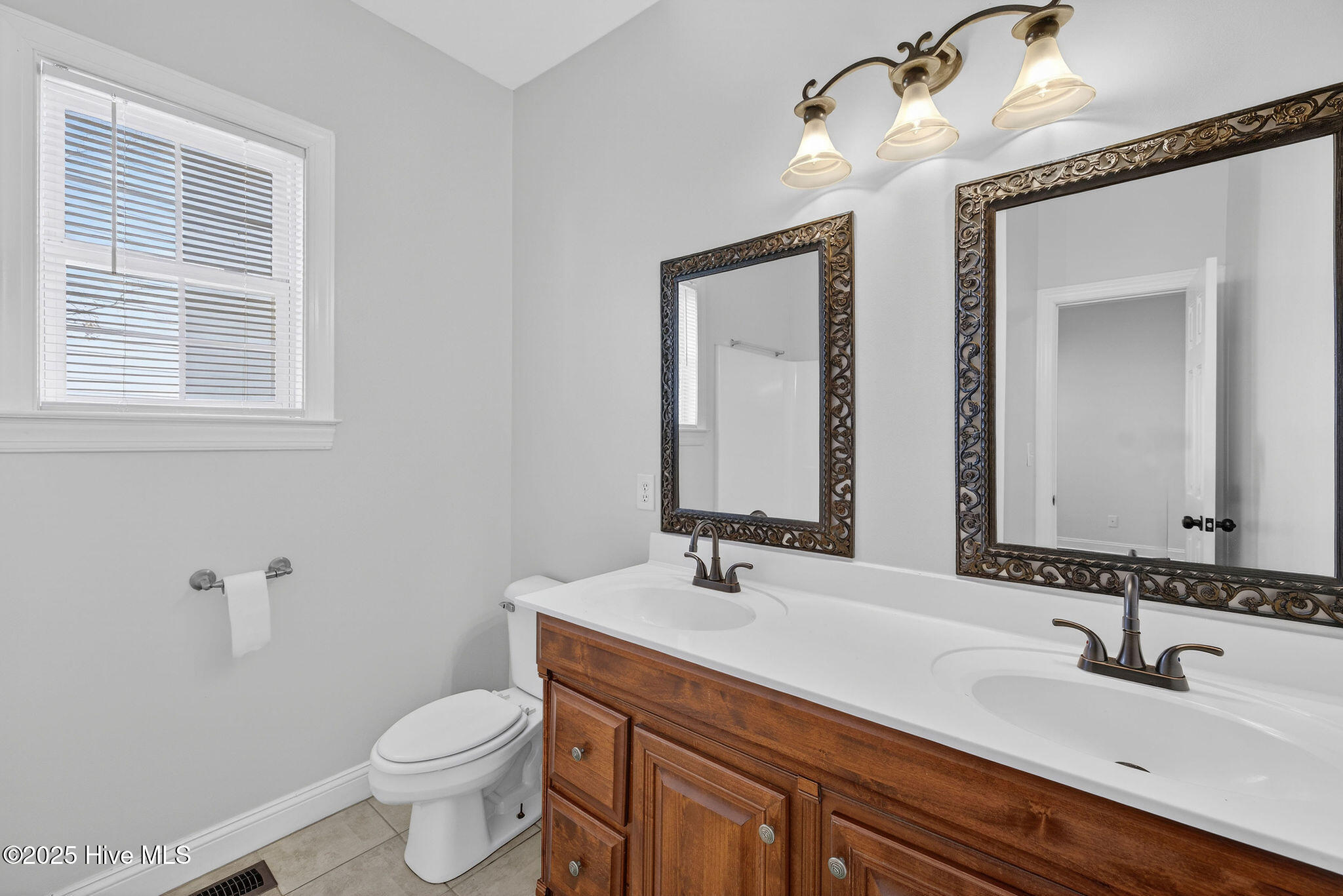 100544909 | Photo 21