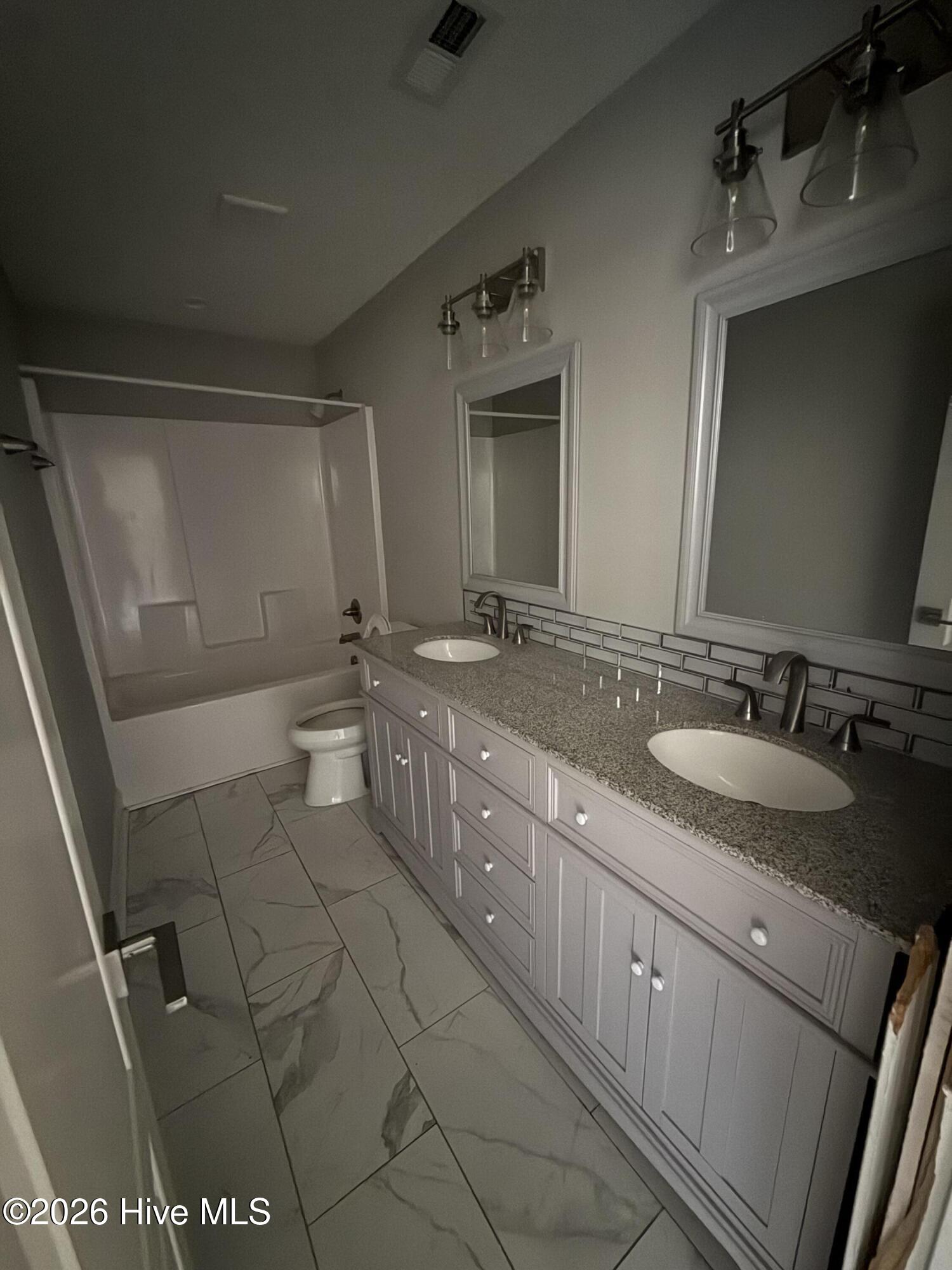 100551425 | Photo 18