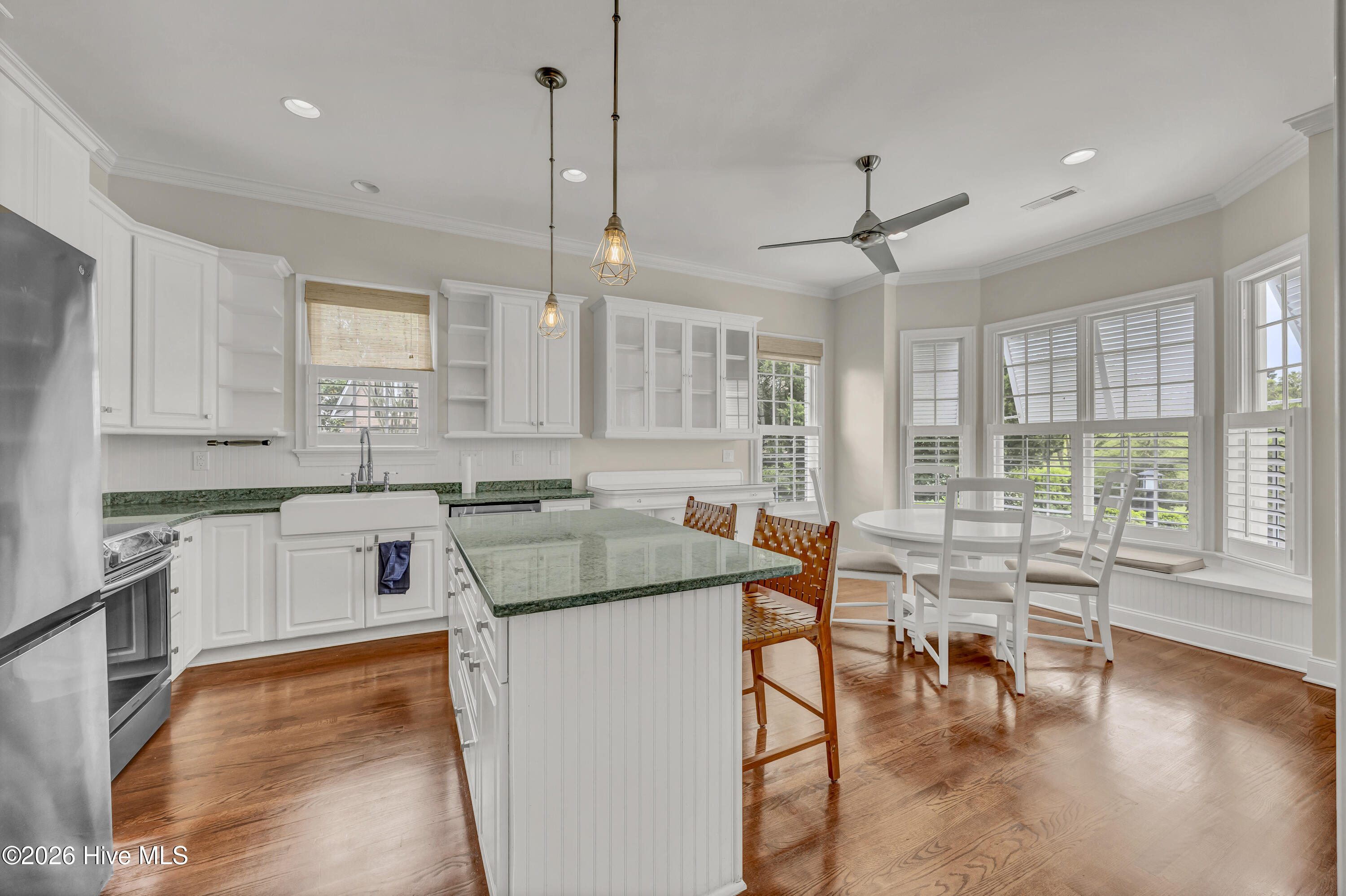 100565766 | Photo 15