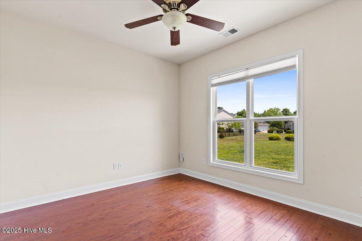 100505325 | Photo 24