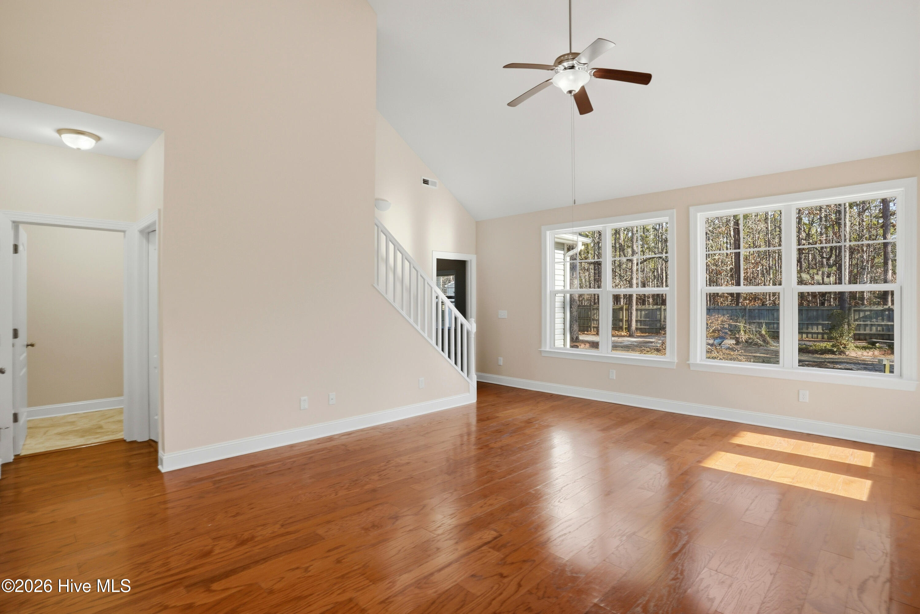 100552828 | Photo 16