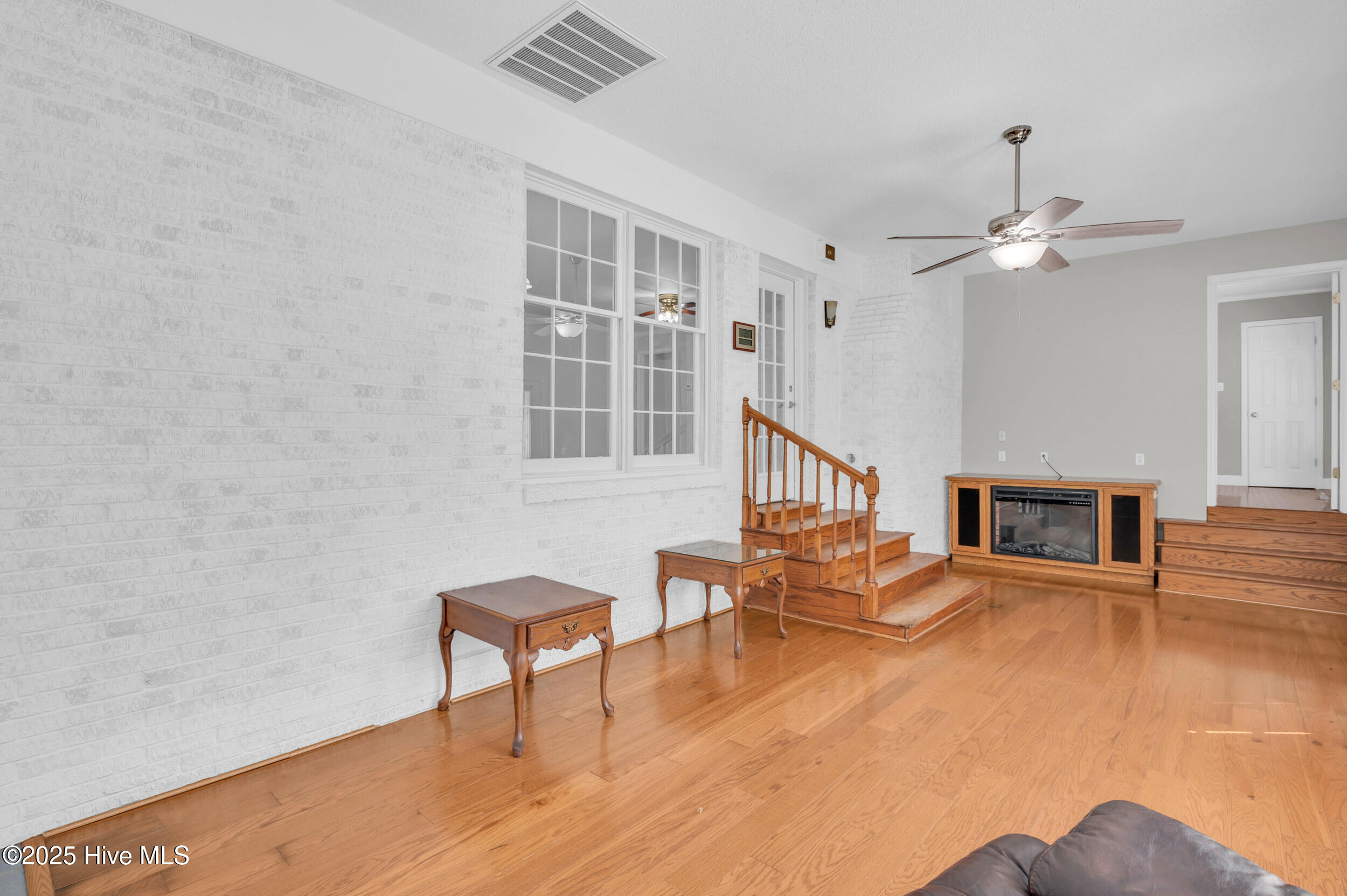 100532115 | Photo 31