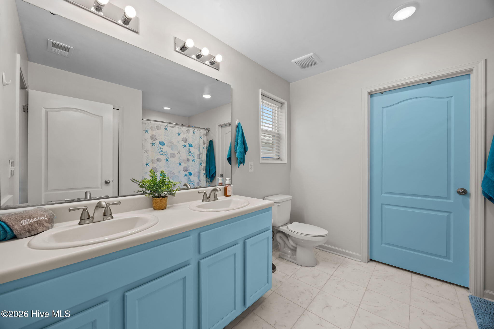 100551774 | Photo 25