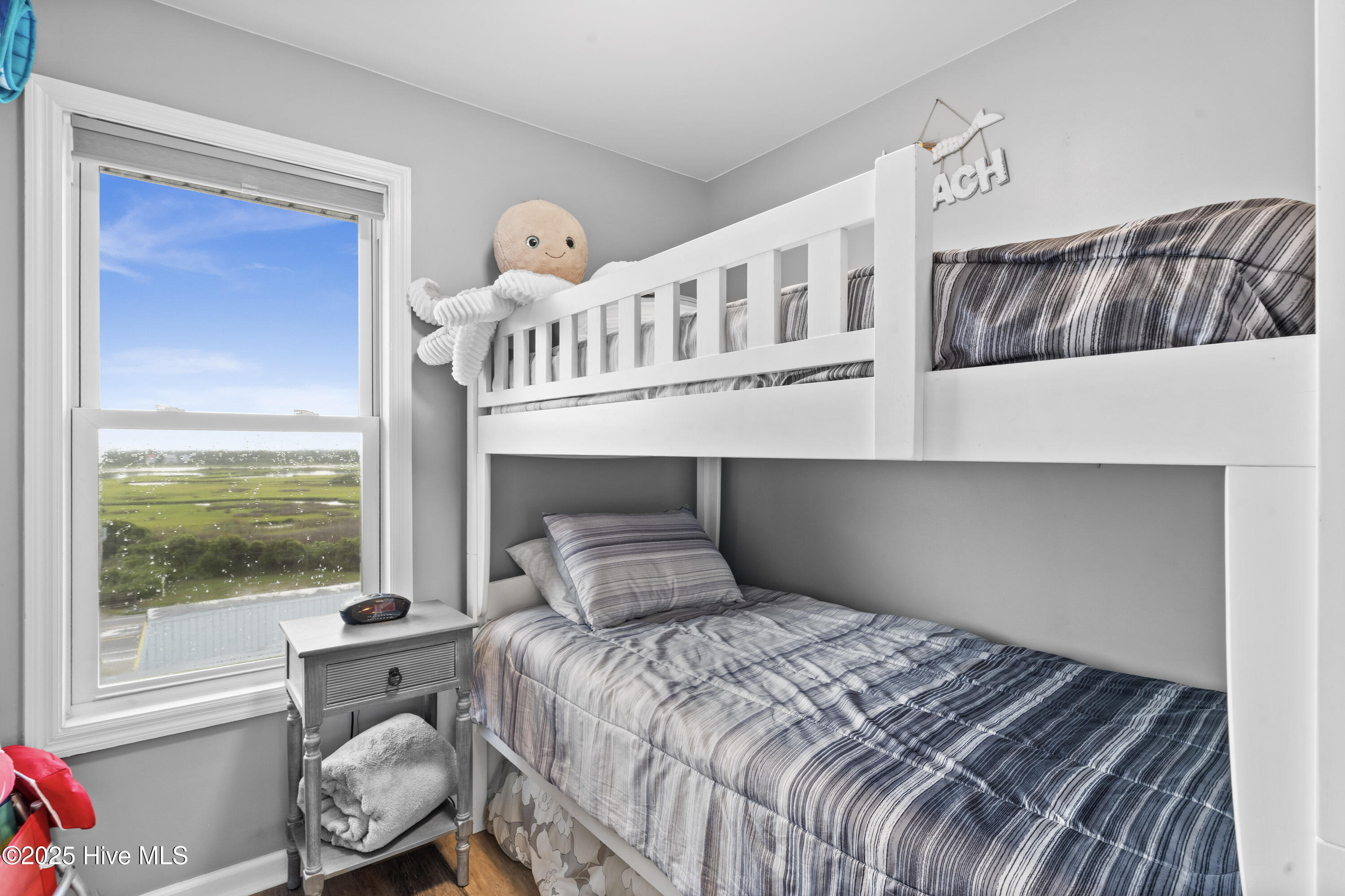 100523244 | Photo 23