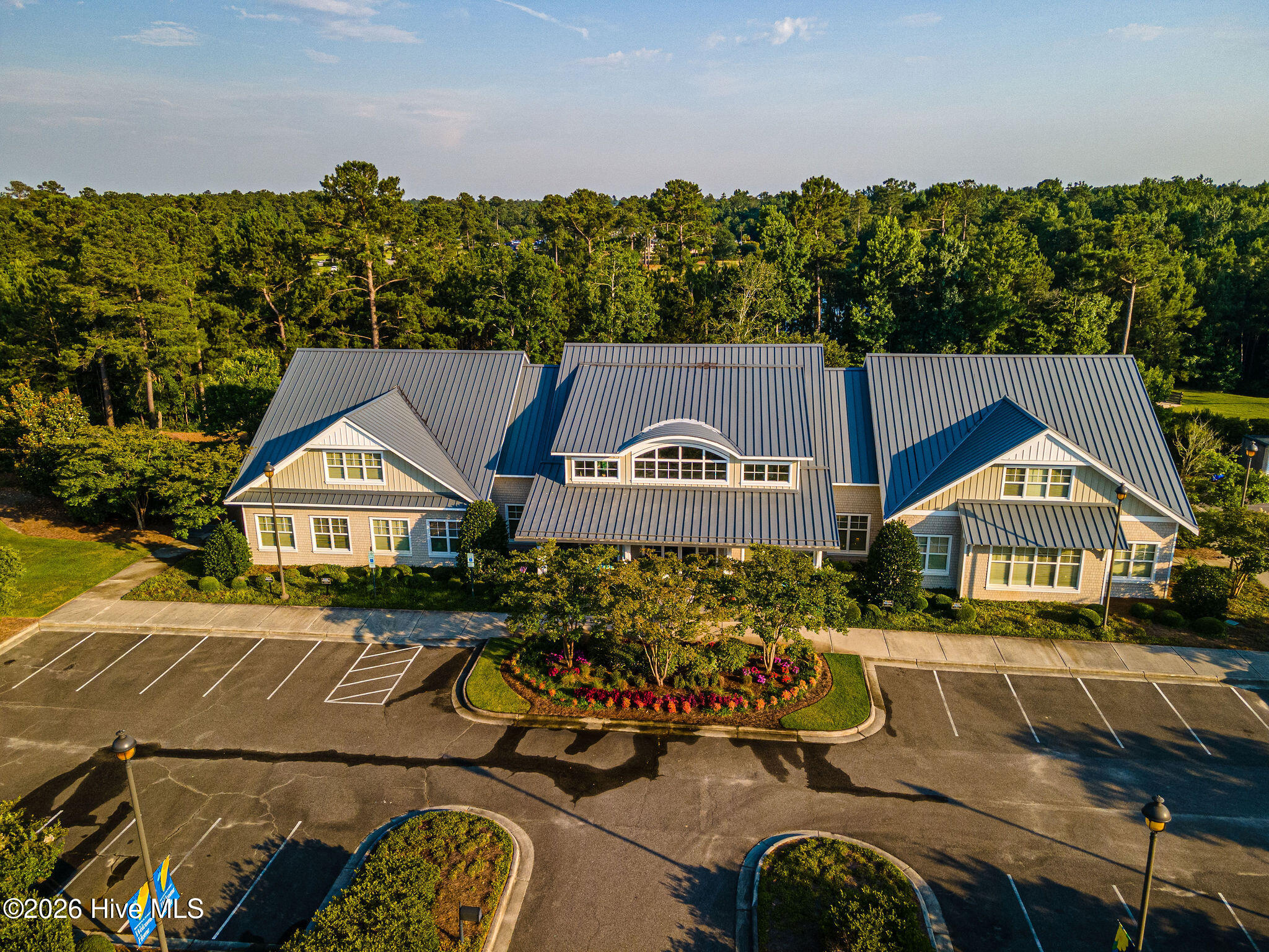 100554003 | Photo 63