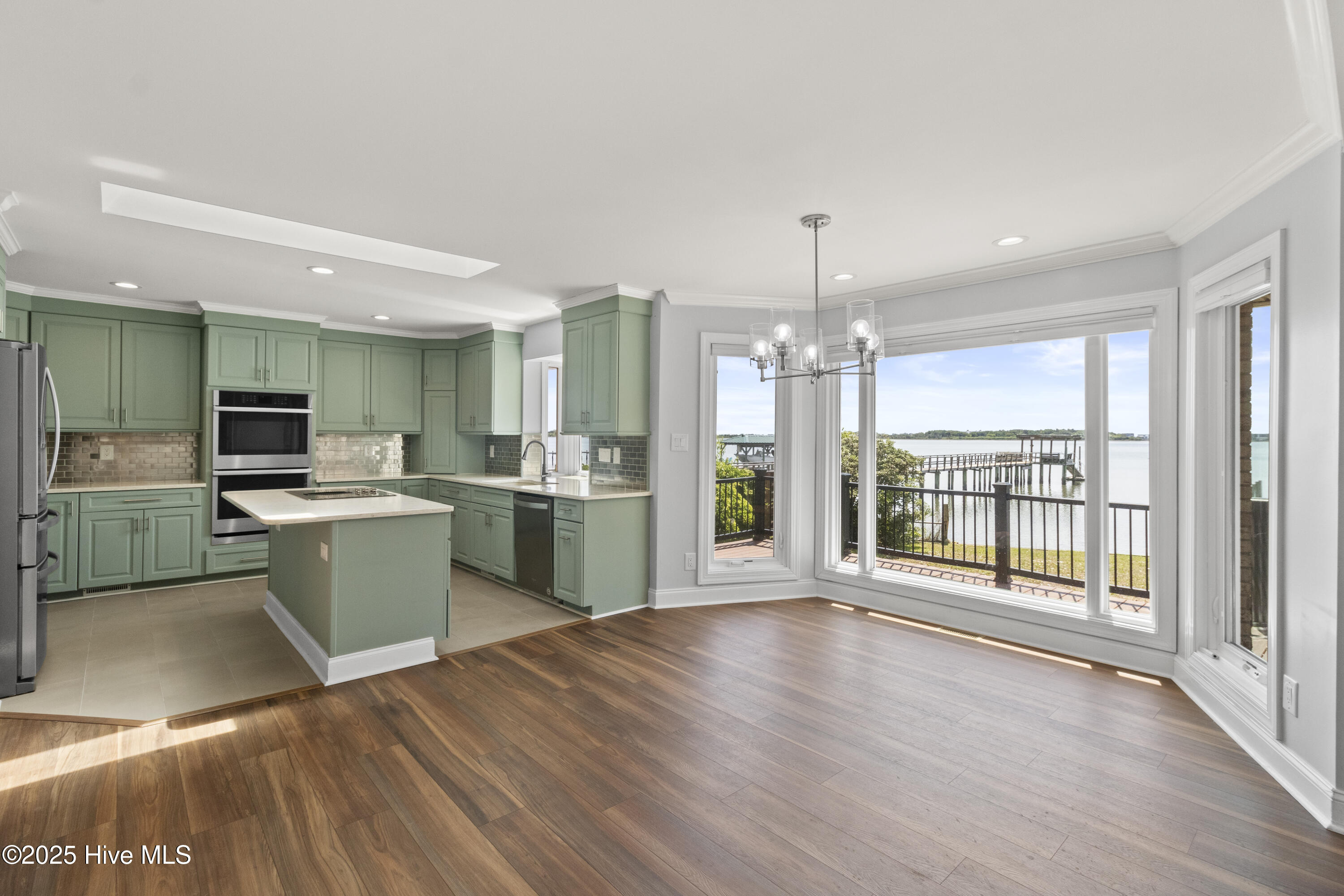 100556358 | Photo 13