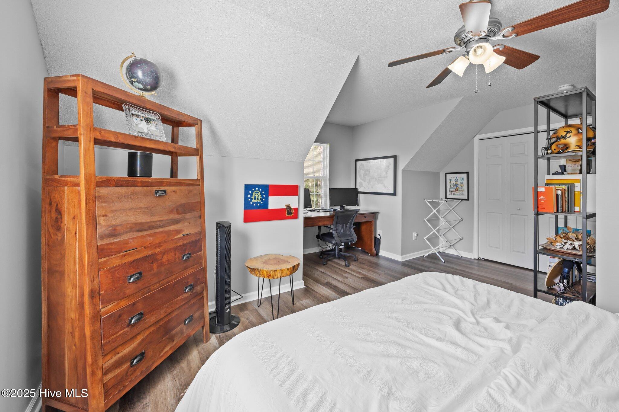 100567266 | Photo 28