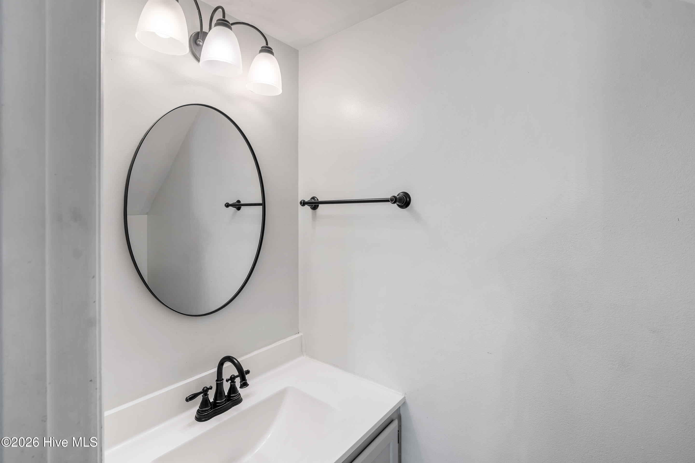 100561086 | Photo 13