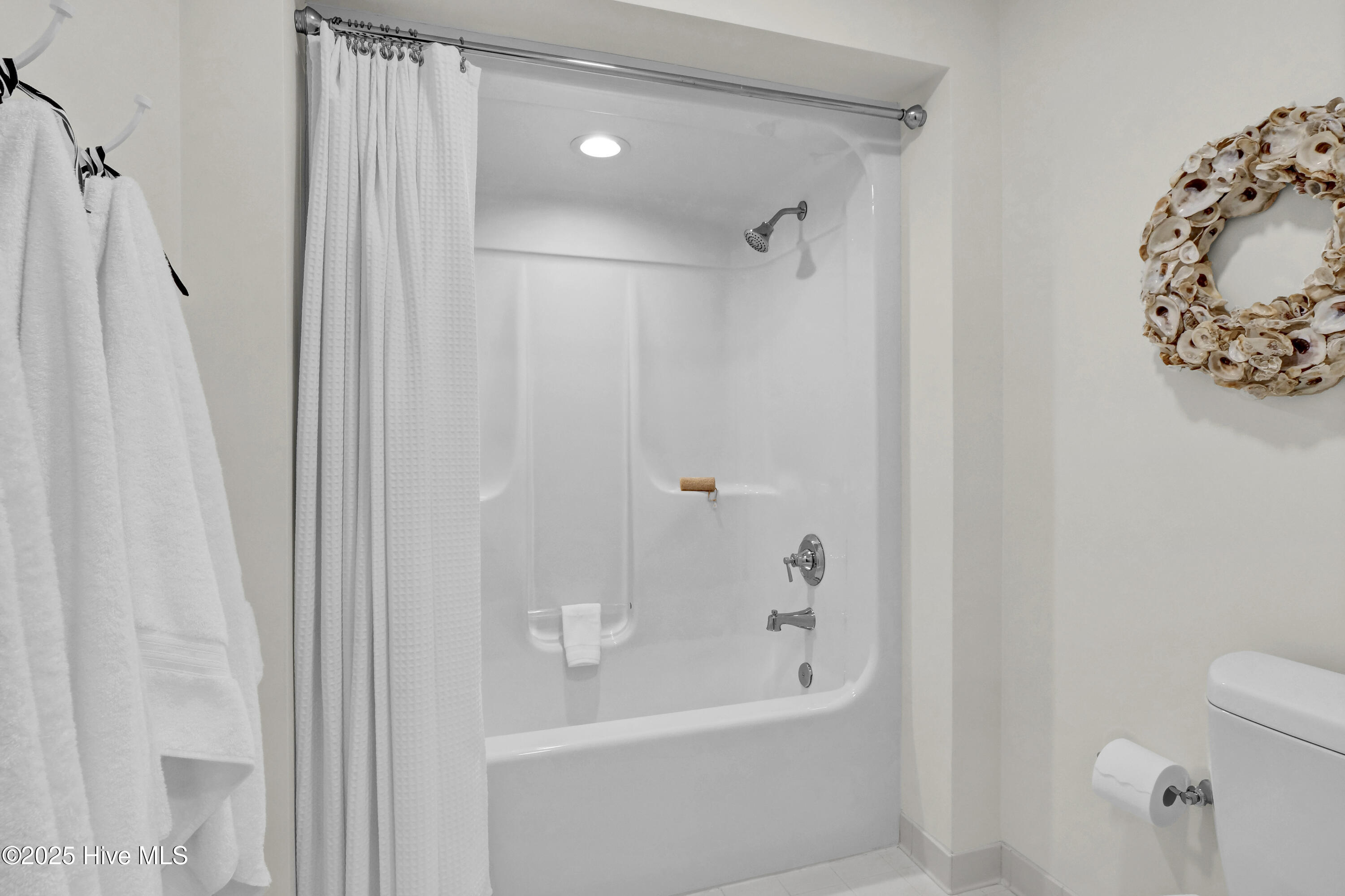 100541341 | Photo 47