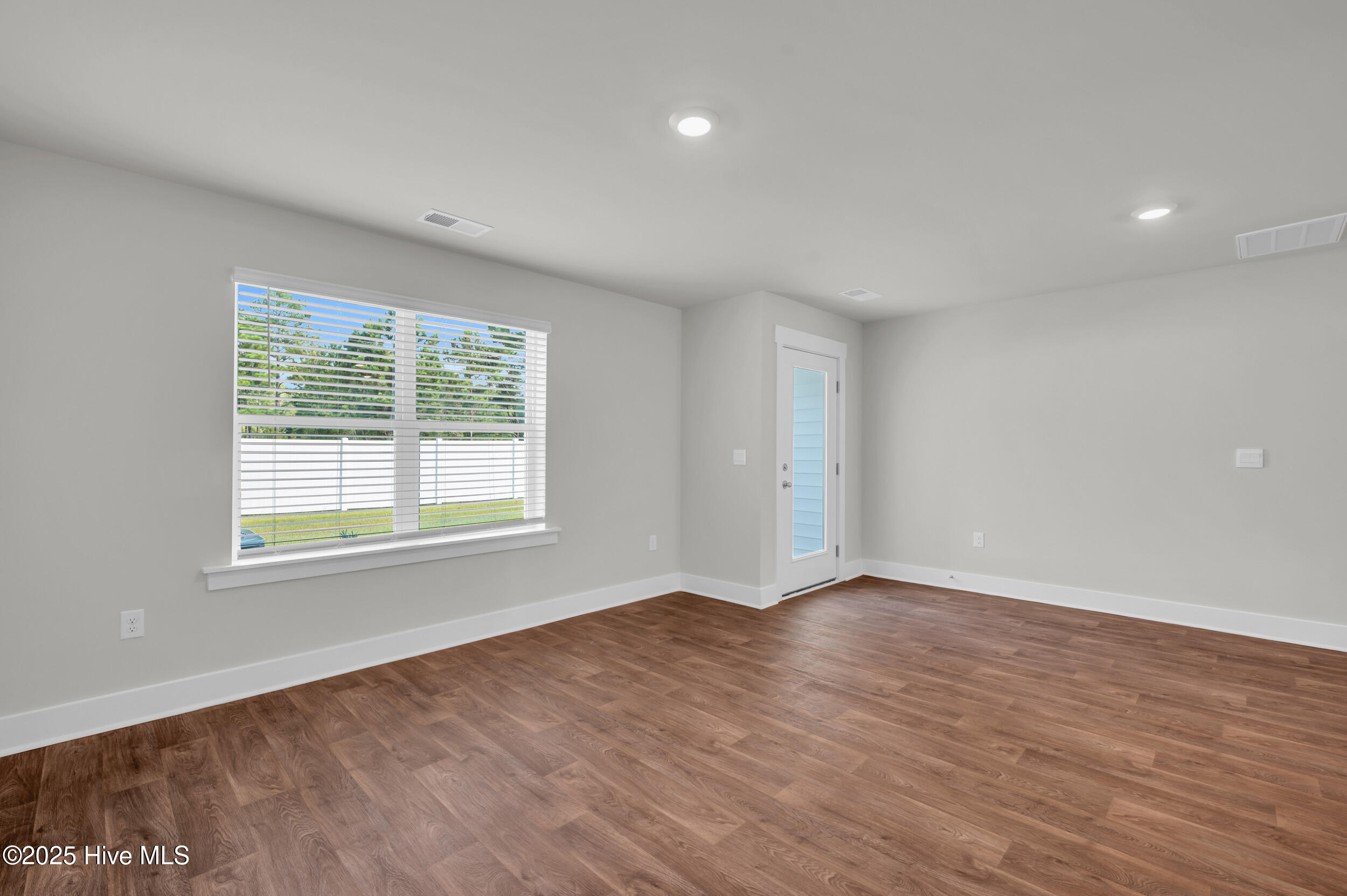 100539430 | Photo 13