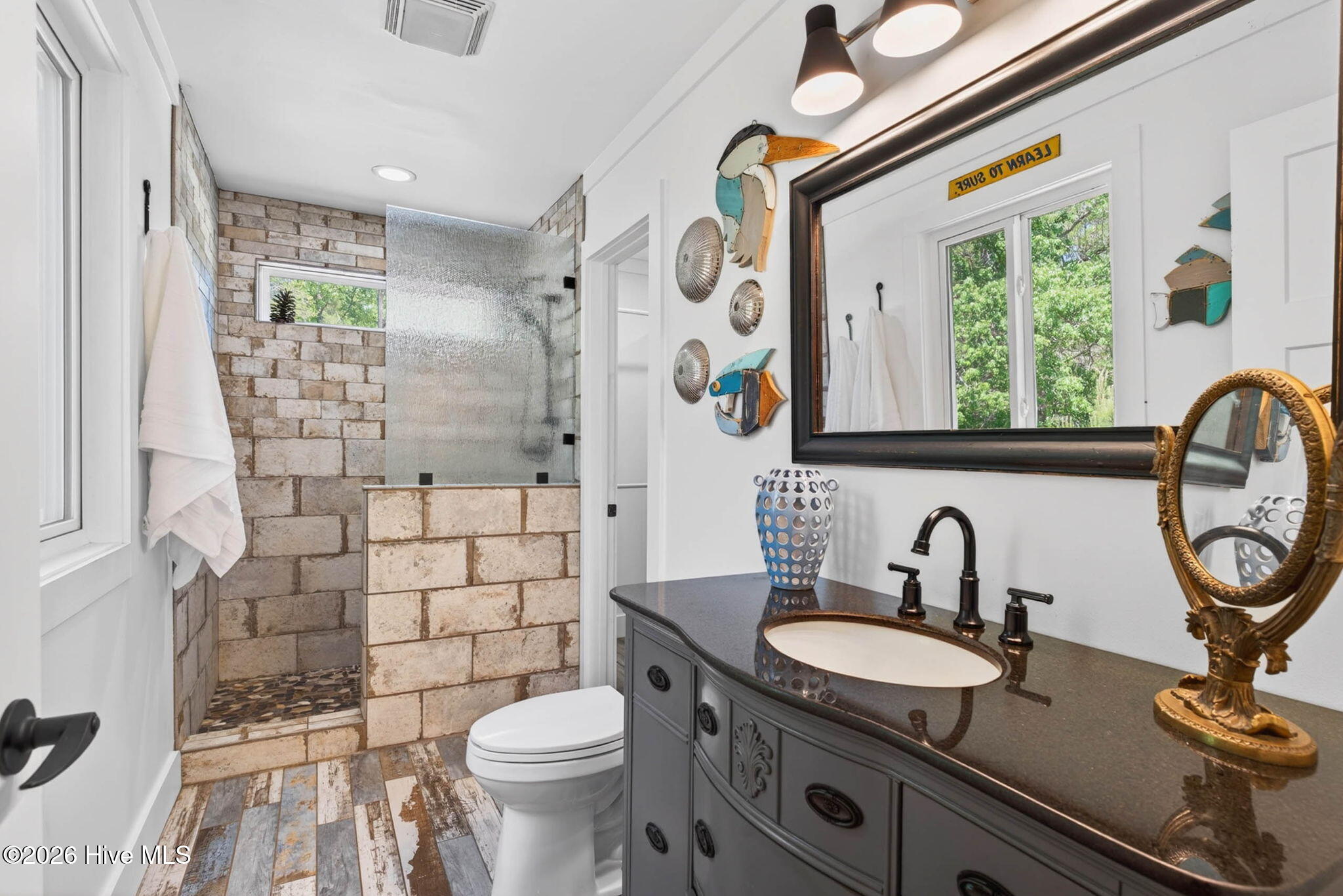 100568923 | Photo 31