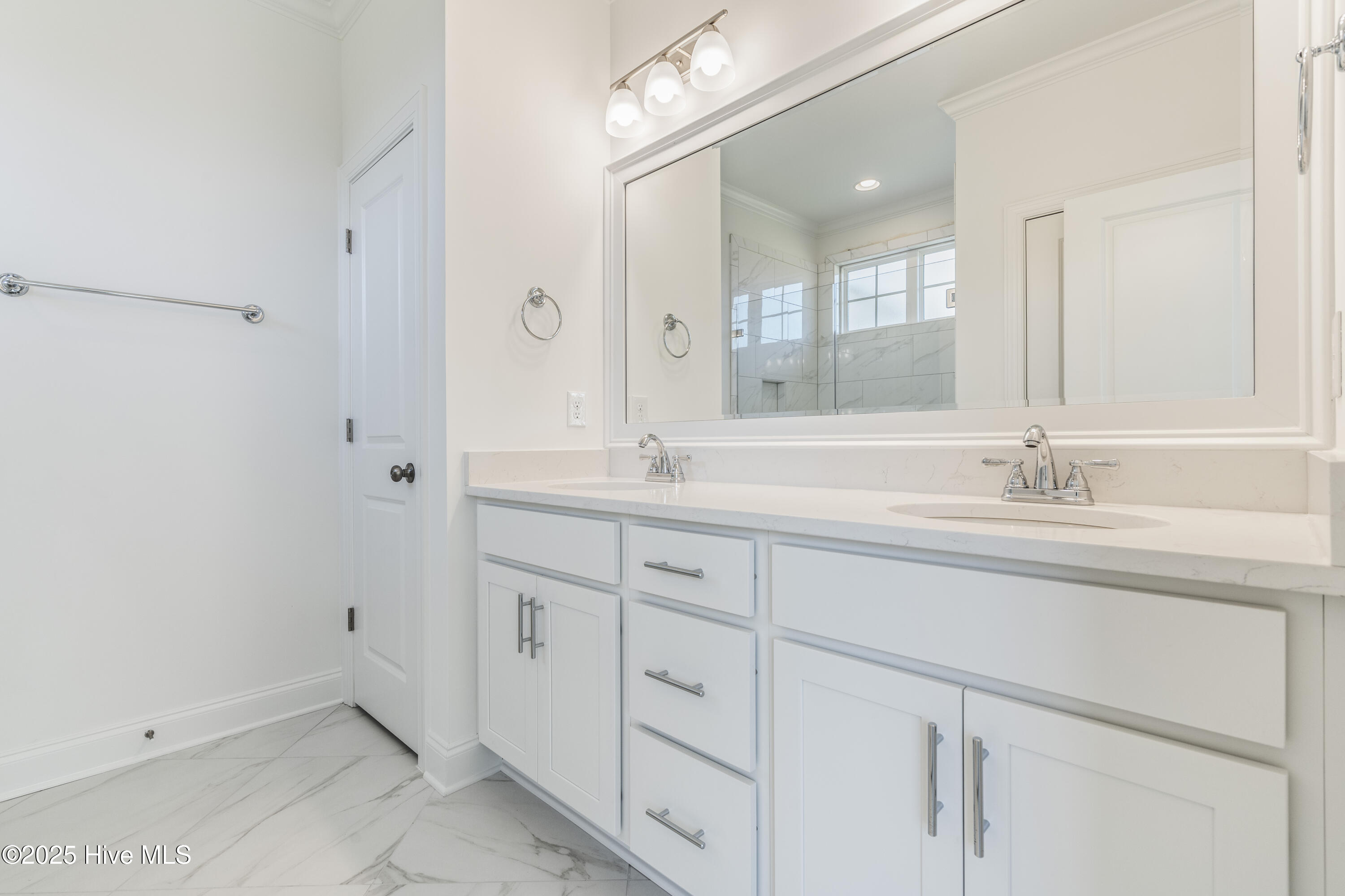 100517740 | Photo 20