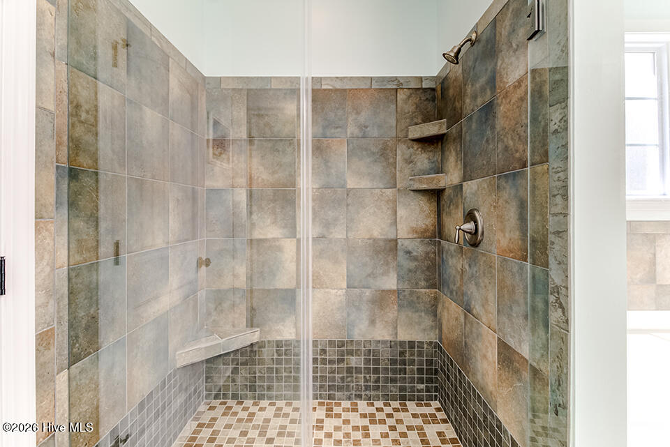 100562177 | Photo 10