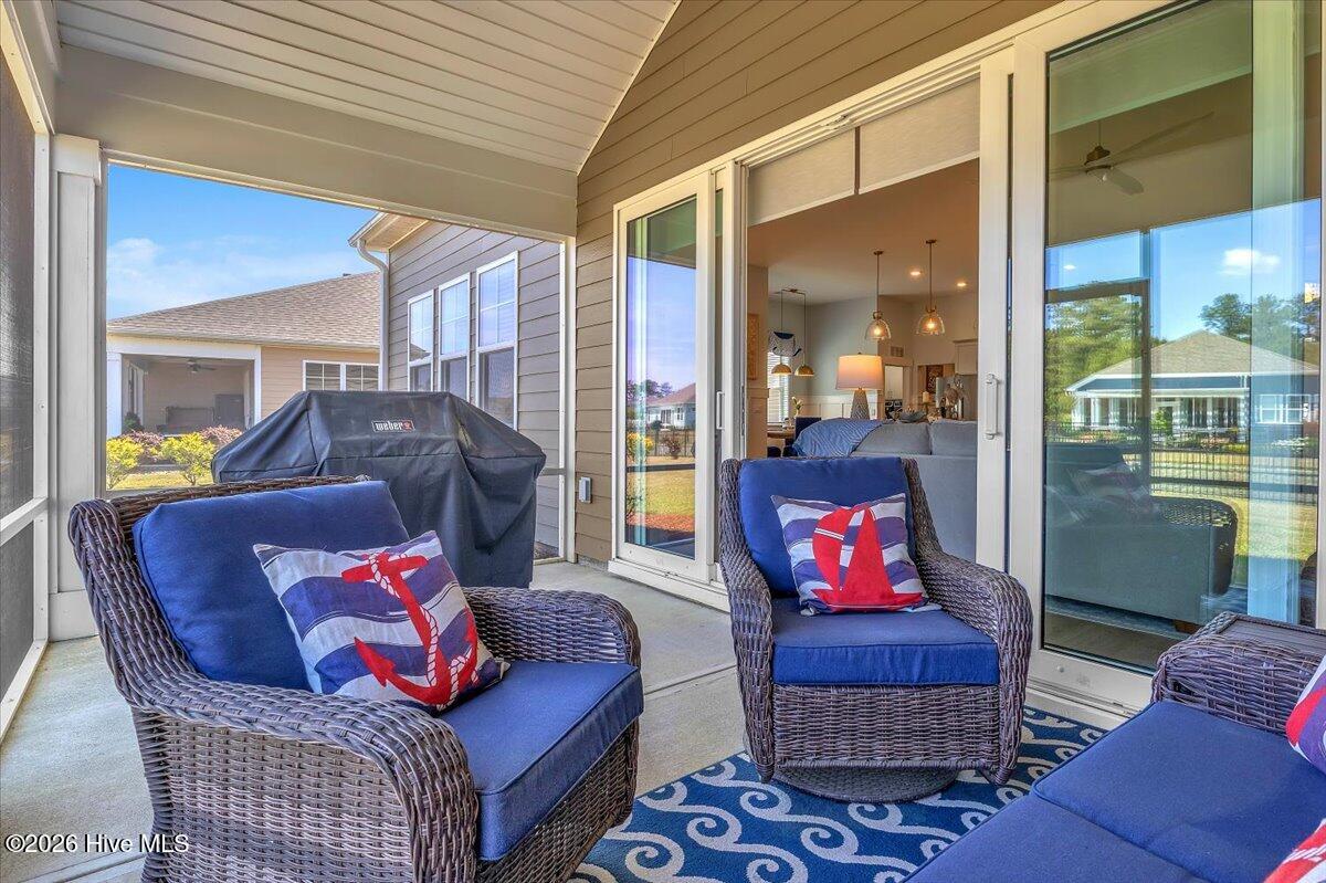 100569276 | Photo 35