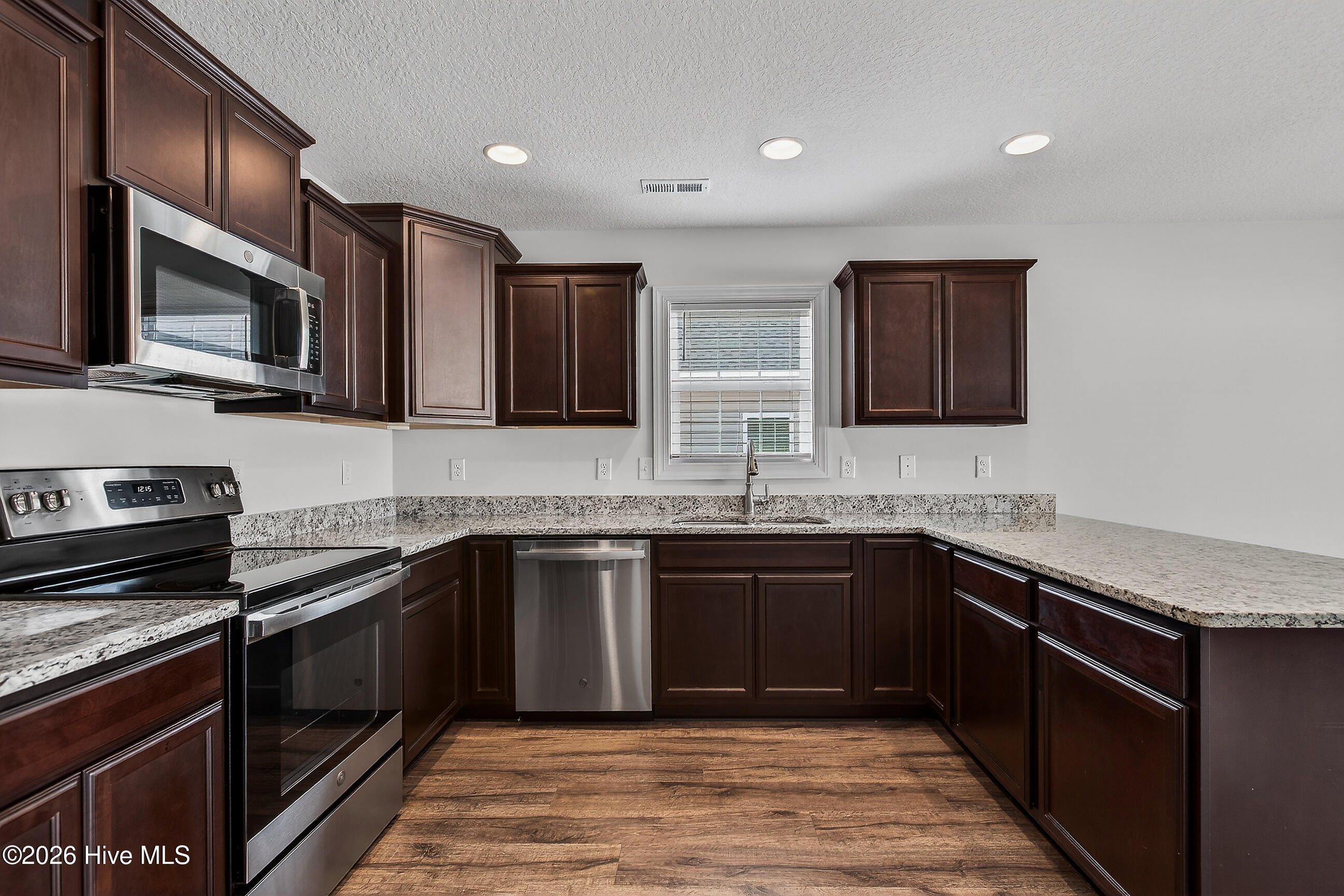 100556986 | Photo 11