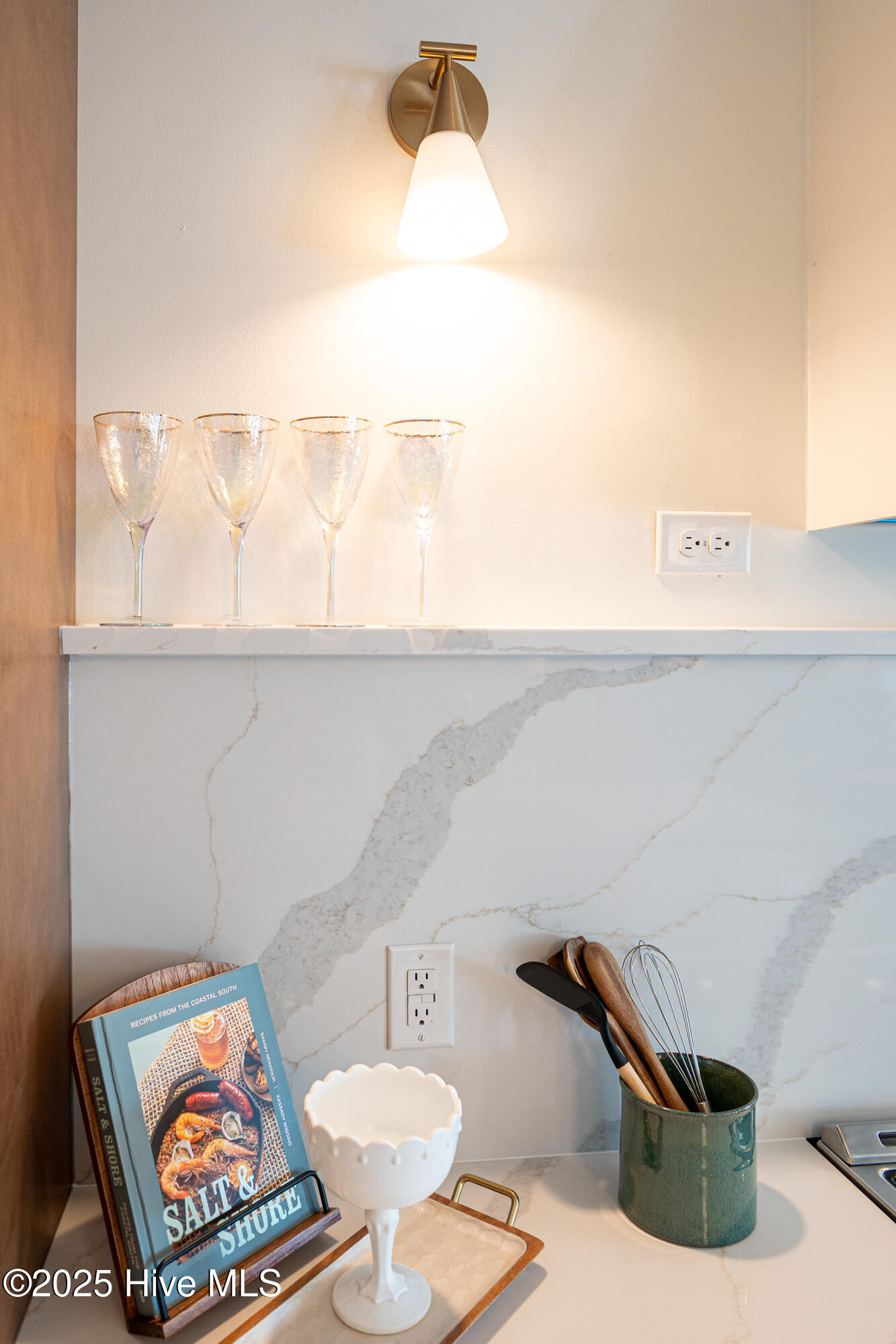 100531828 | Photo 23