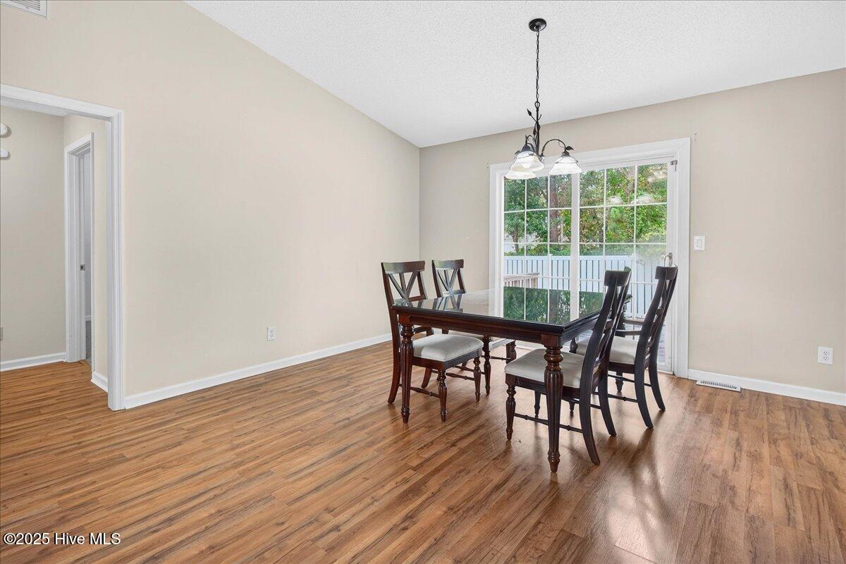 100531435 | Photo 13