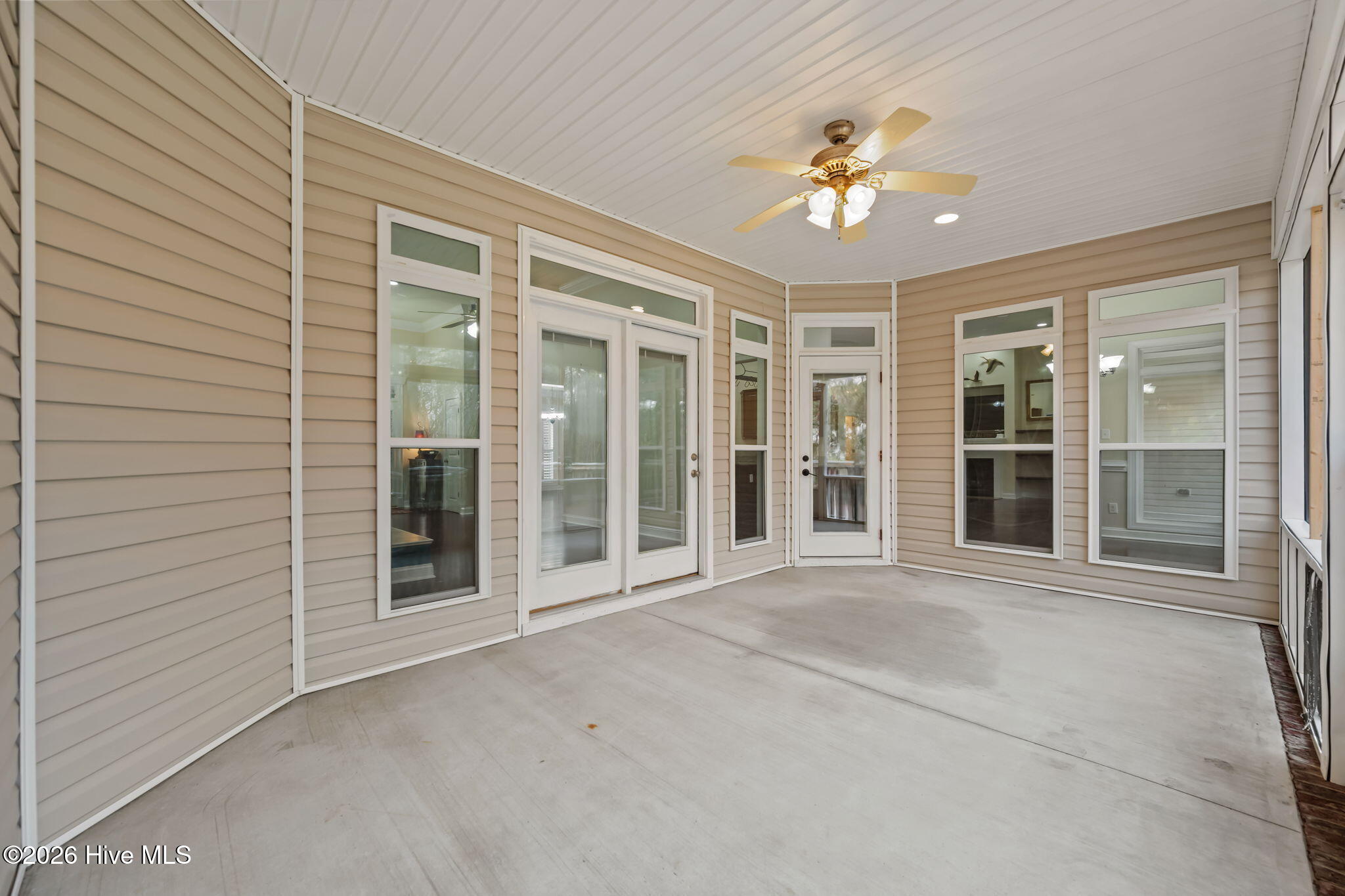 100562533 | Photo 26