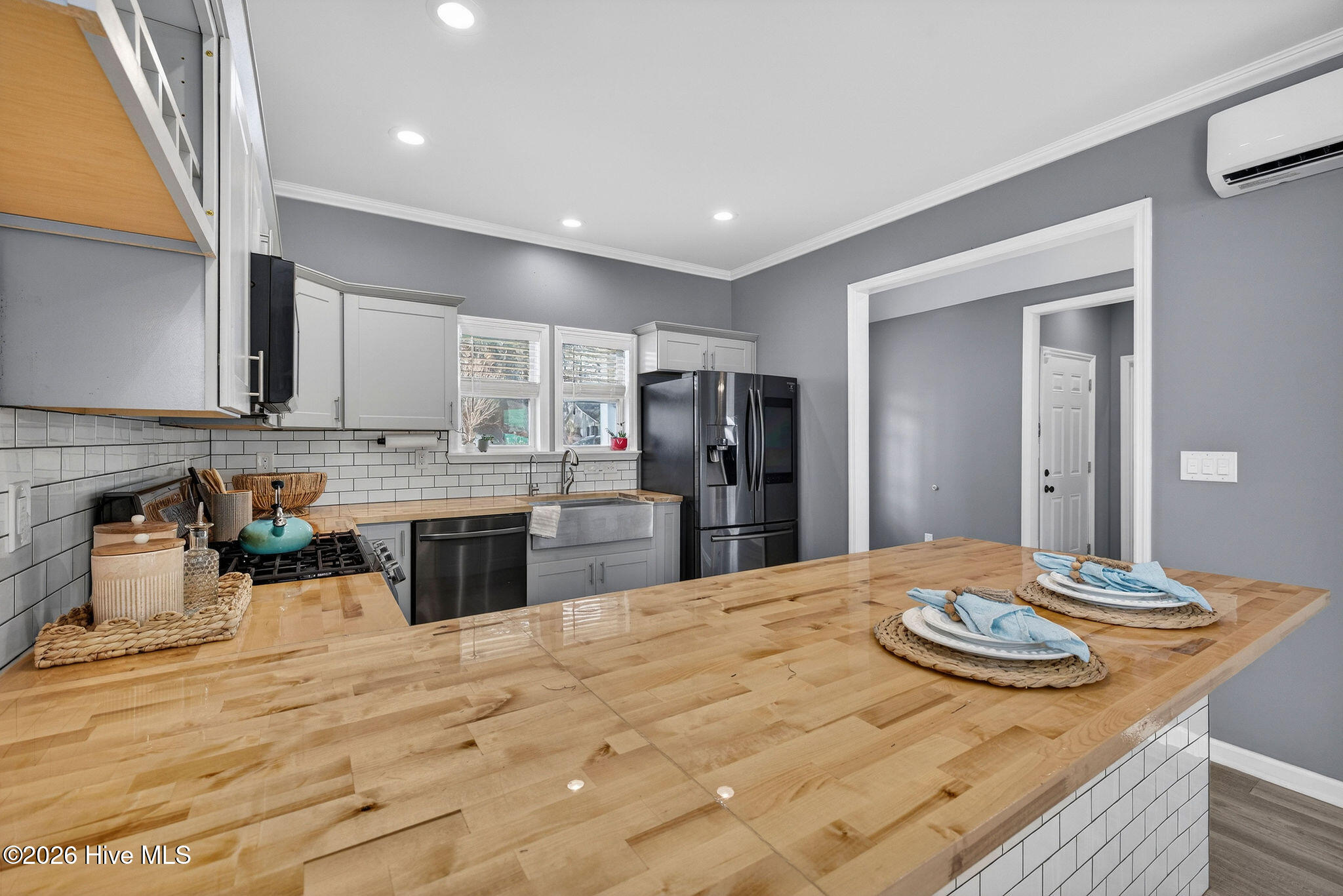 100548993 | Photo 14