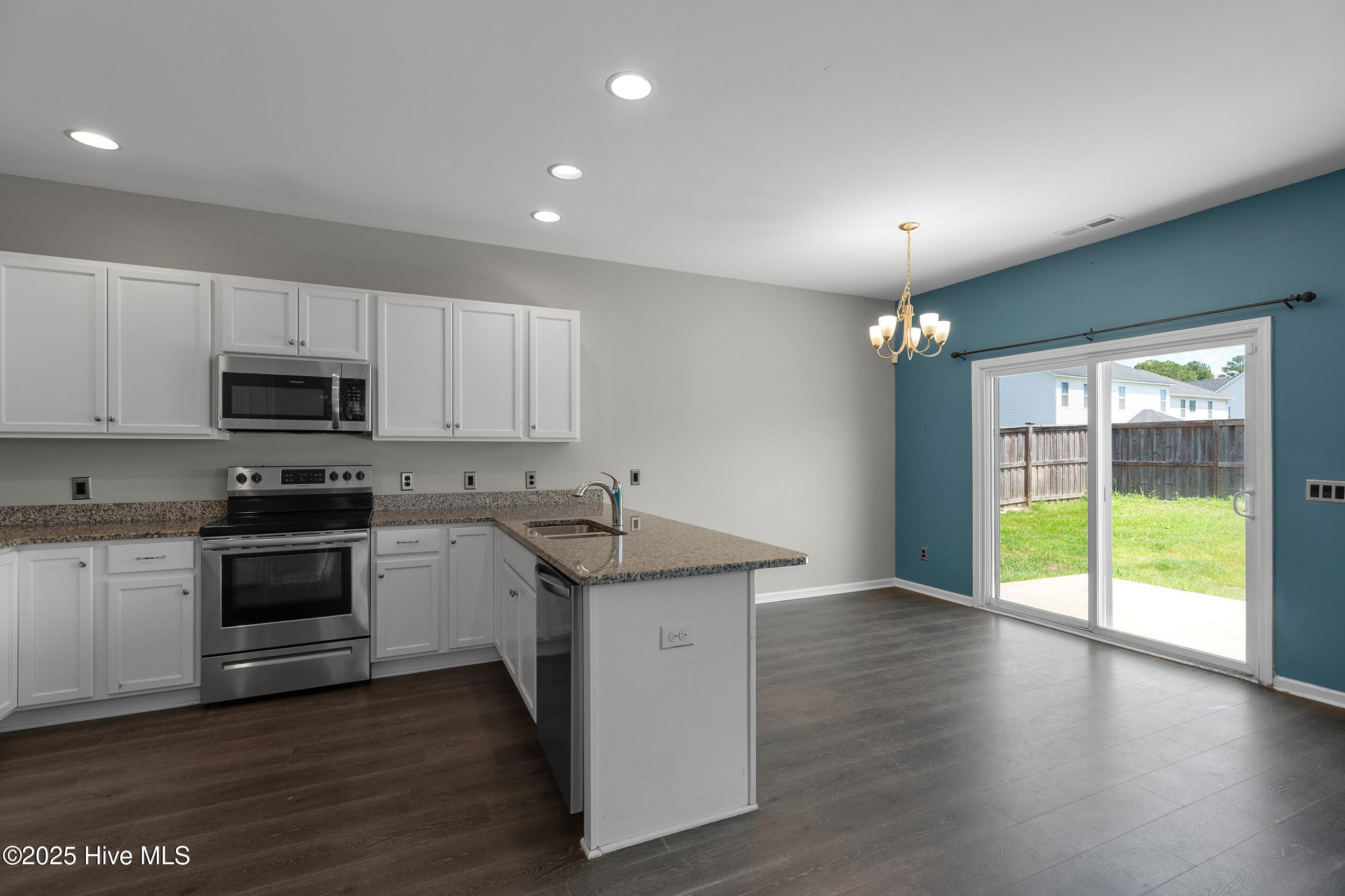 100547149 | Photo 12