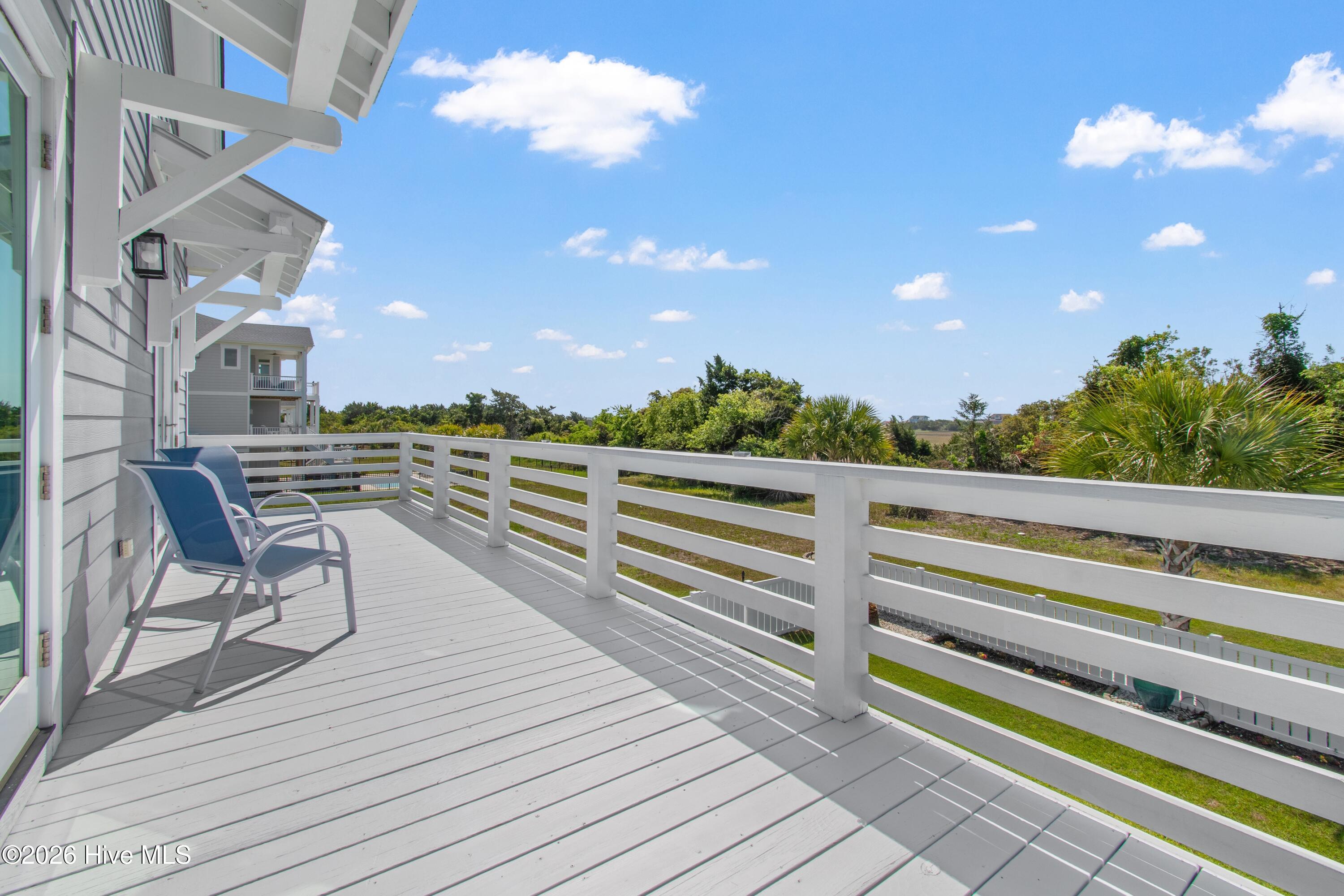 100567916 | Photo 51