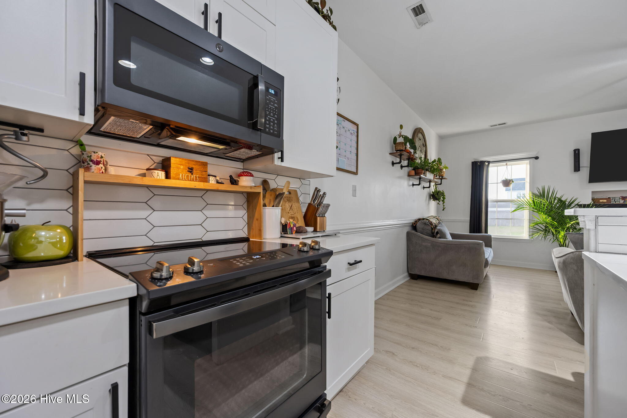 100560340 | Photo 16