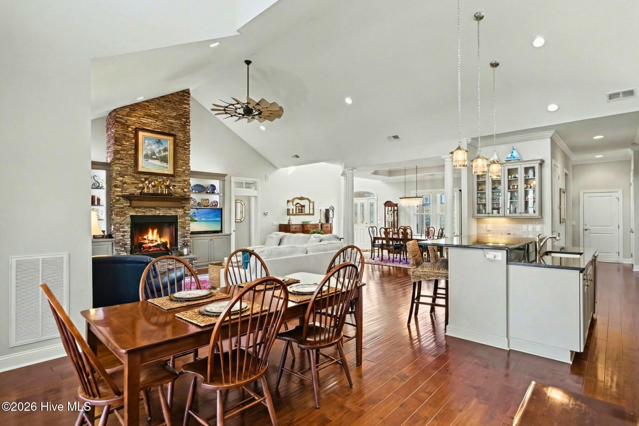 100549590 | Photo 17